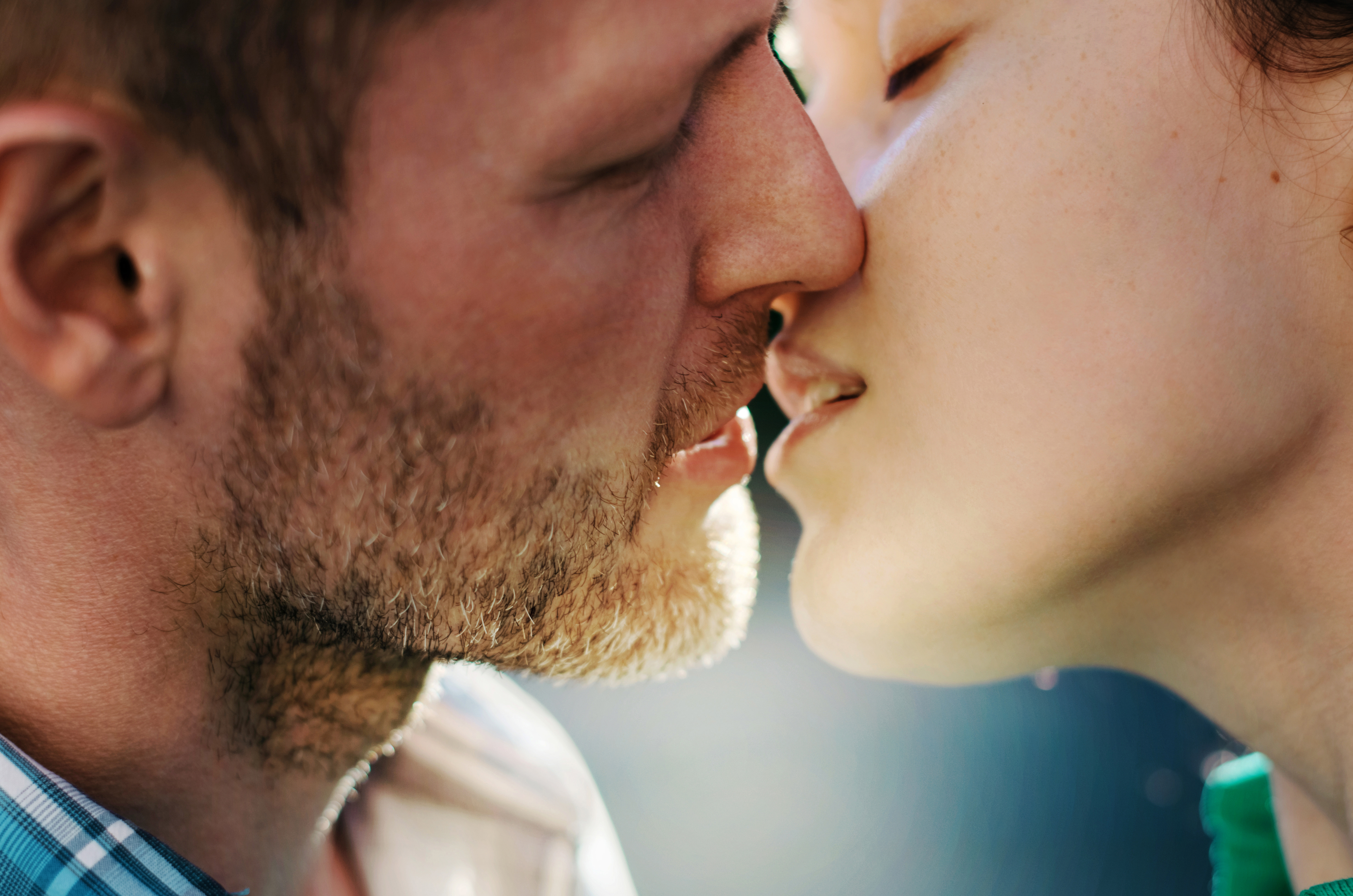 man-woman-kissing