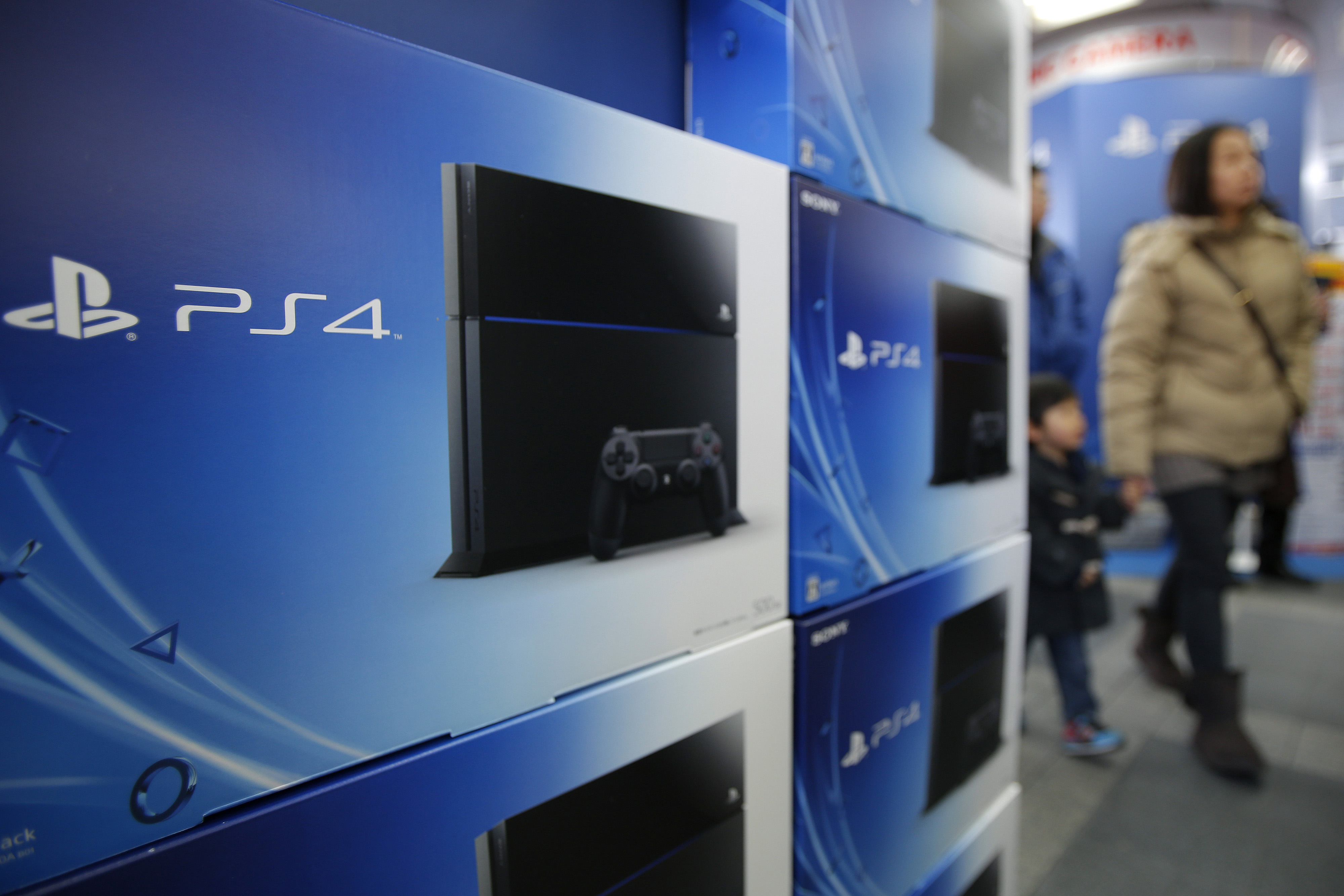 Sony Launches PlayStation 4 In Japan As Console Retakes U.S. Retail Lead Over Microsoft's Xbox One