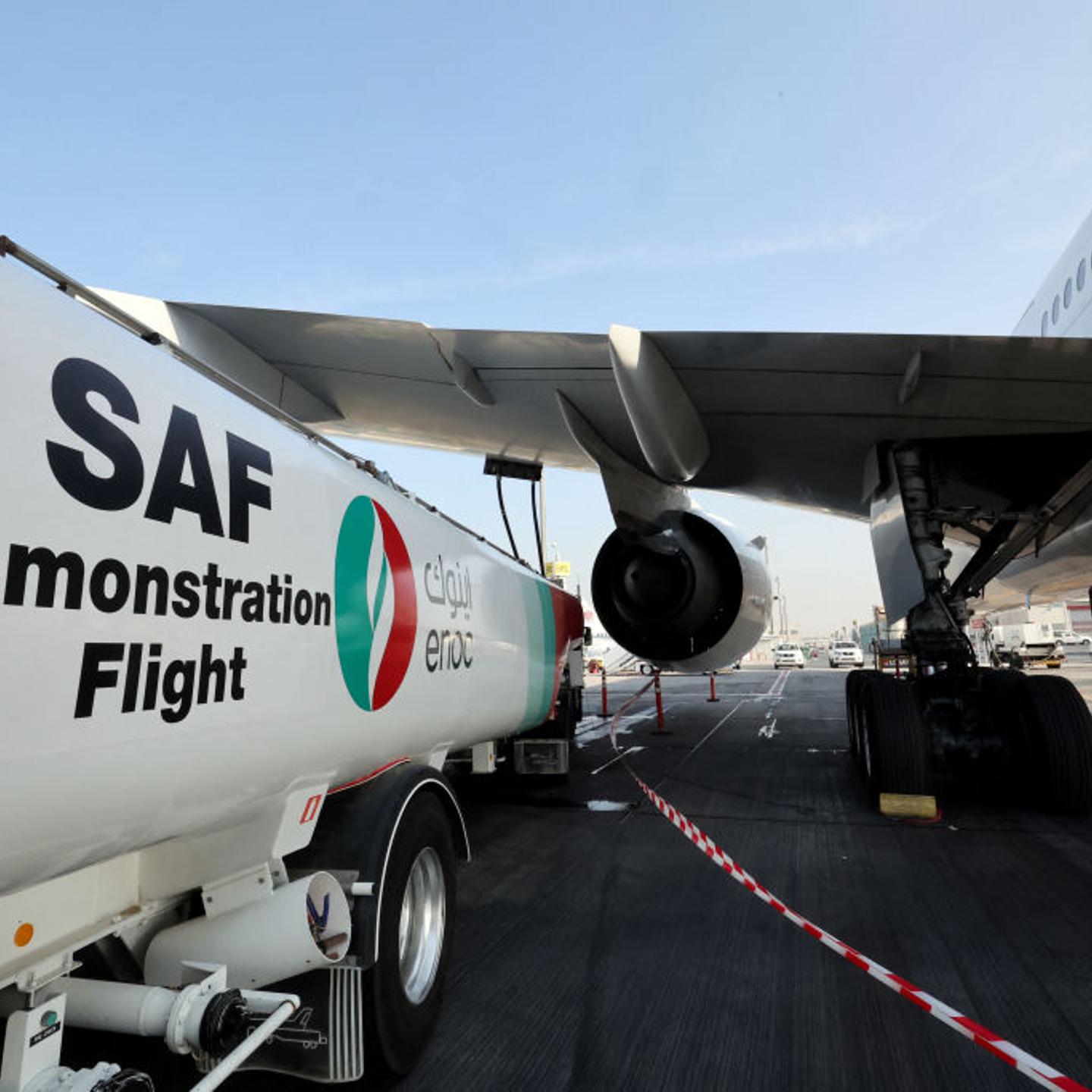 SAF fuel truck fueling a 777