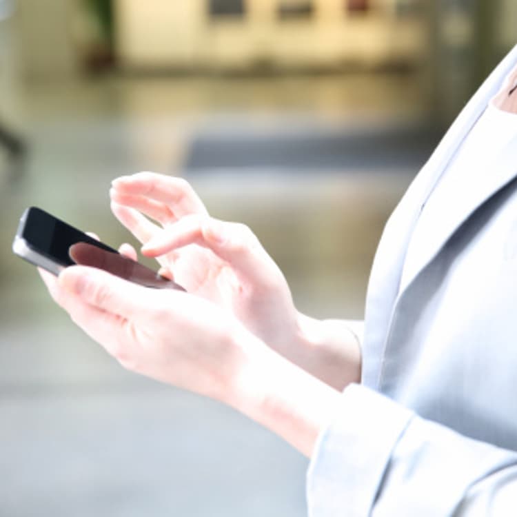 woman-using-smartphone