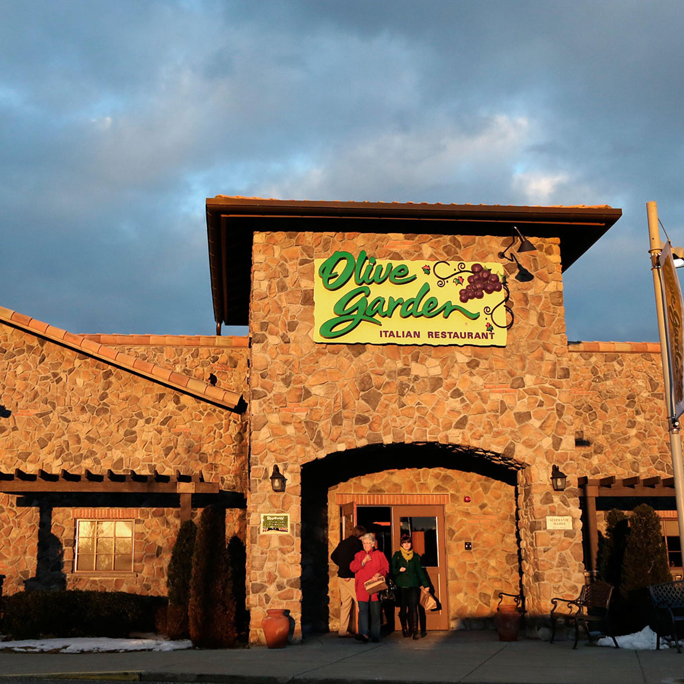 Earns Darden Restaurants