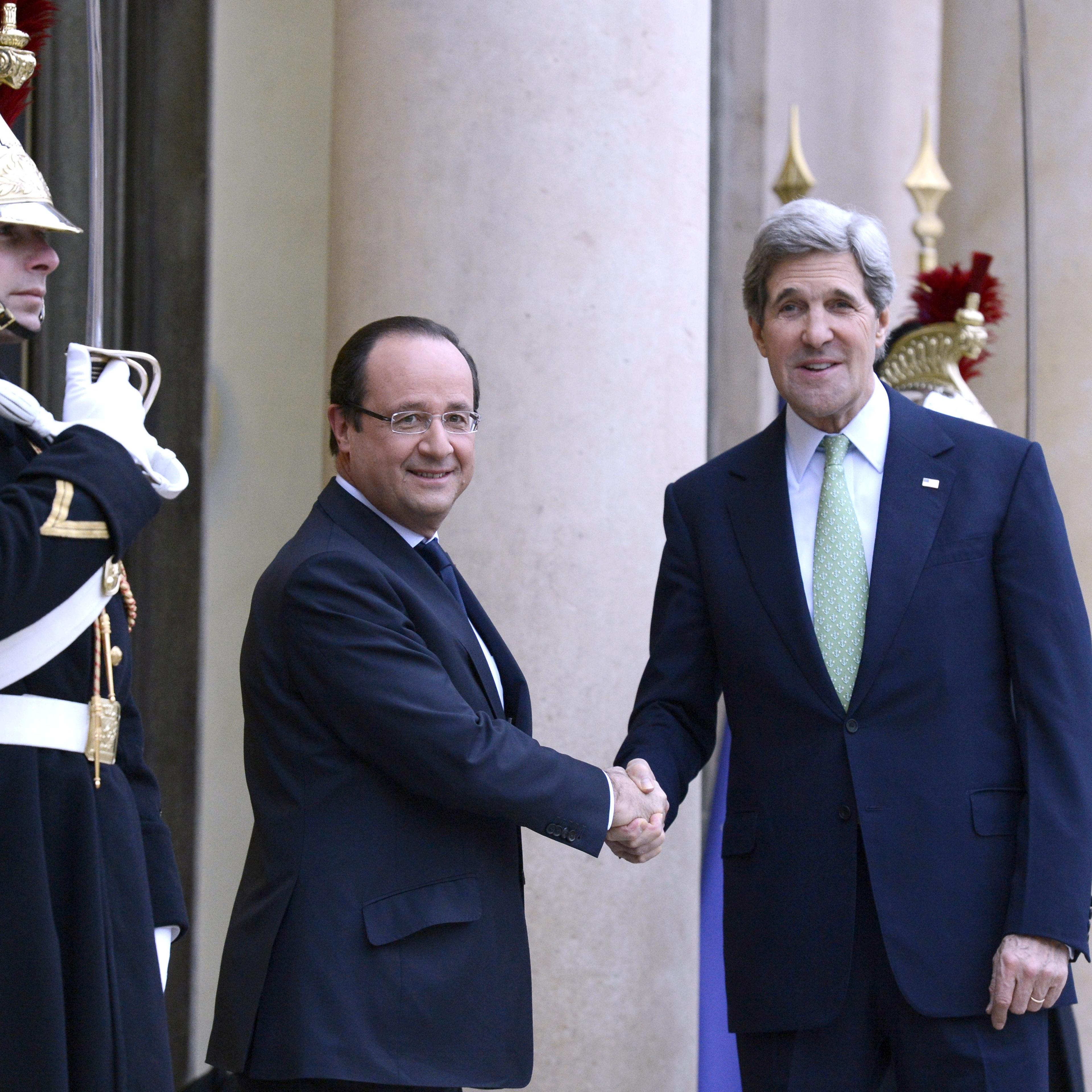 French President Francois Hollande (L) welcomes US Secretary of State John Kerry prior to a meeting at the Elysee presidential Palace, on February 27, 2013, in Paris.