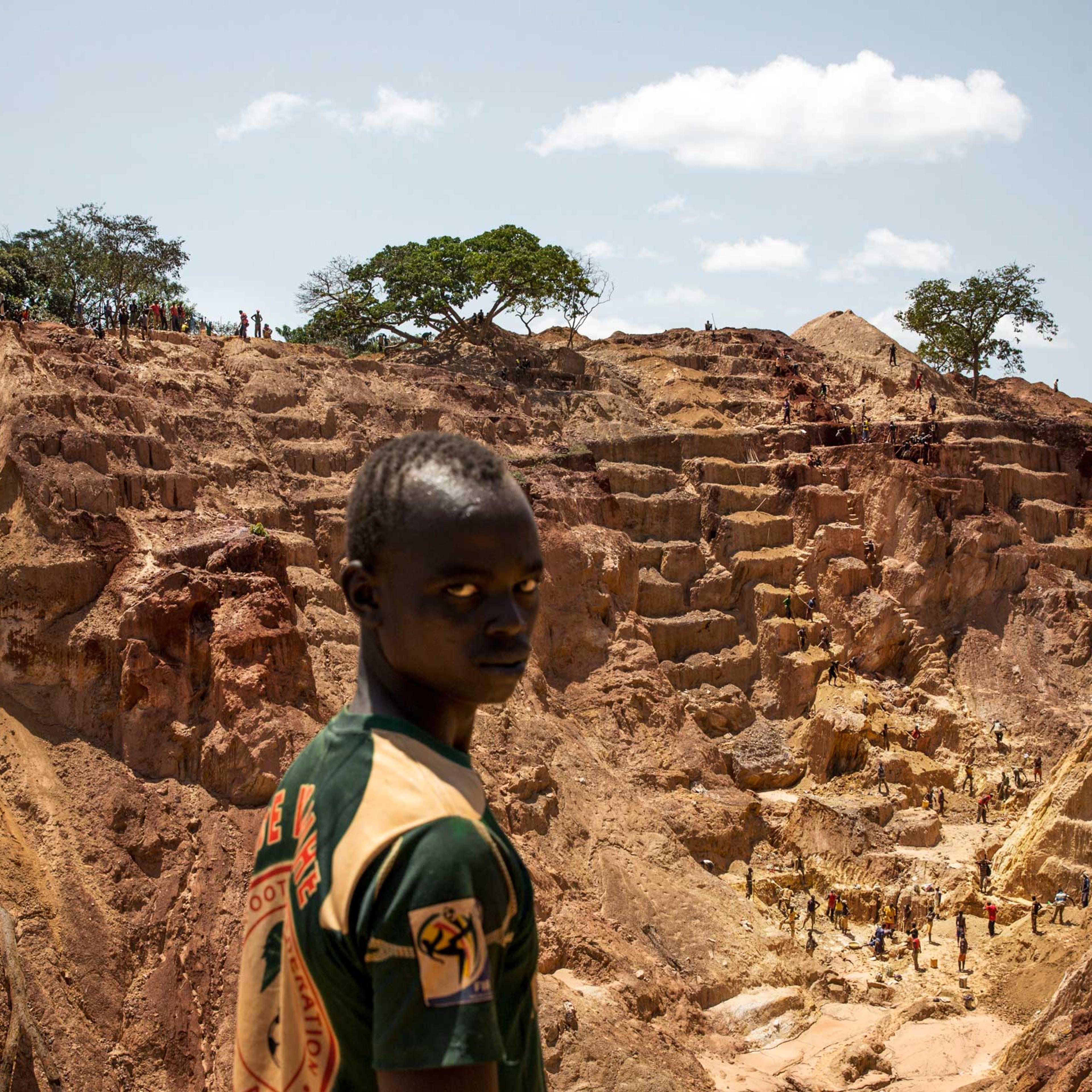 Ndassima gold mine. The gold mines in Ndassima were run by Aurafrique, a subsidiary of the Canadian company Axmin, before Seleka rebels managed to take over the site following a 2013 offensive.Several hundred artisanal miners produce an estimated 15 kg p