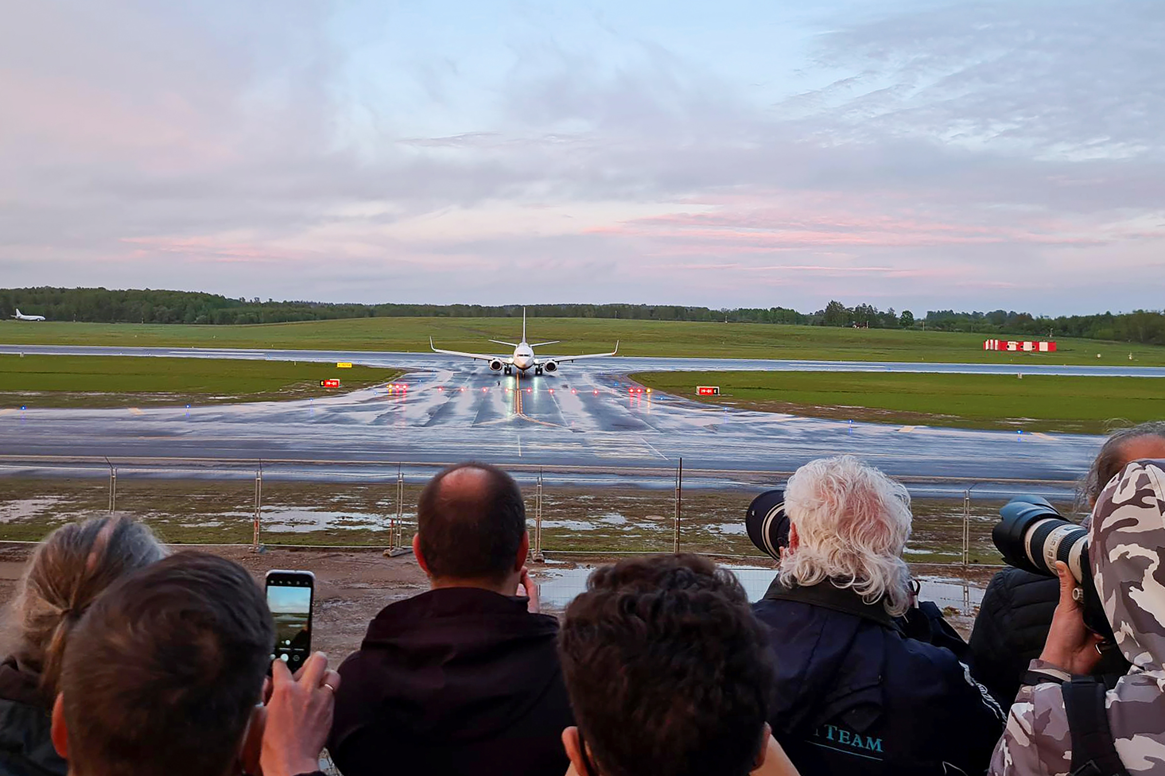 A Ryanair plane, diverted to Belarus because it was carrying a journalist, lands at Vilnius Airport on May 23