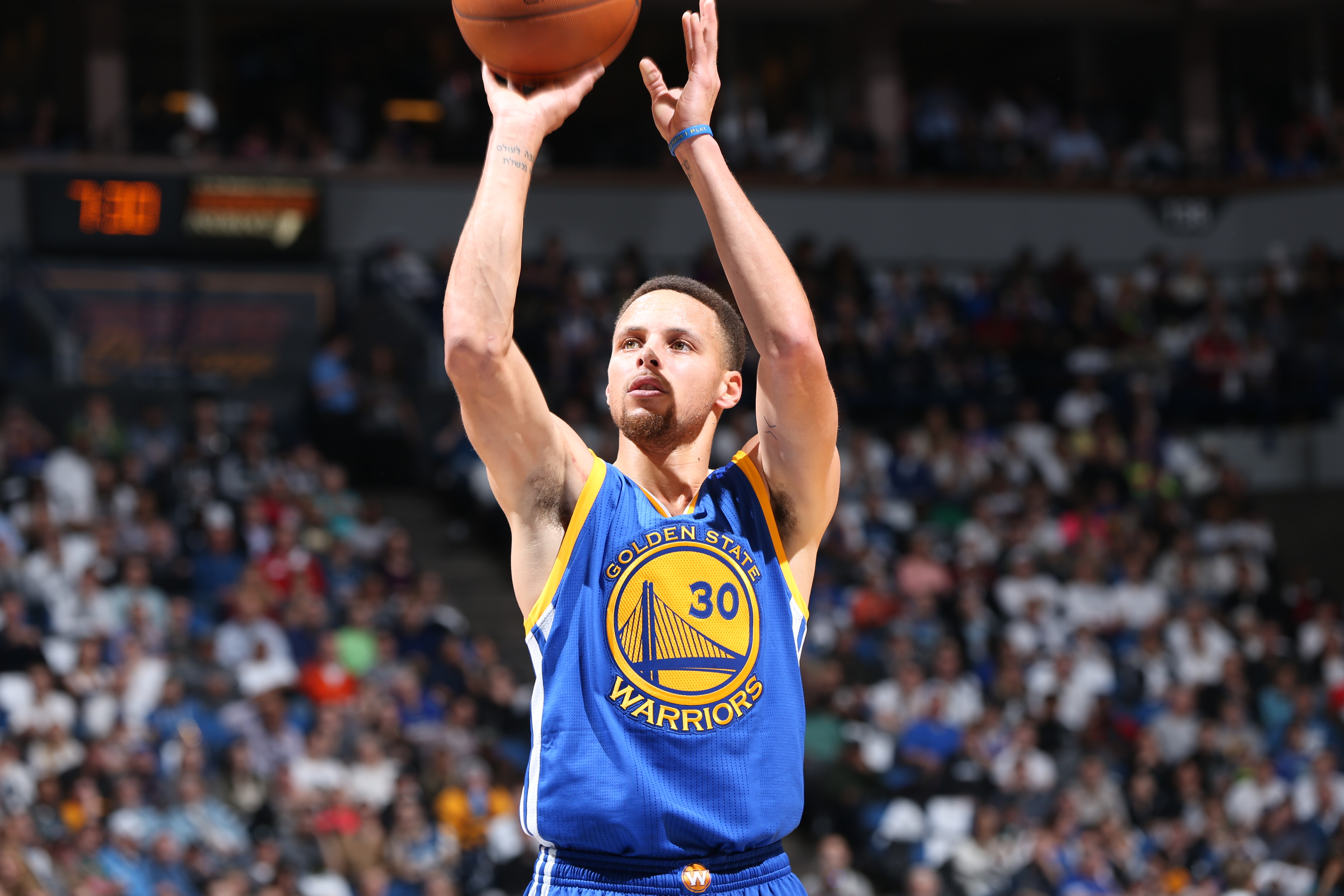 Stephen Curry #30 of the Golden State Warriorss shoots the ball against the Minnesota Timberwolves on March 21, 2016 at Target Center in Minneapolis, Minnesota.