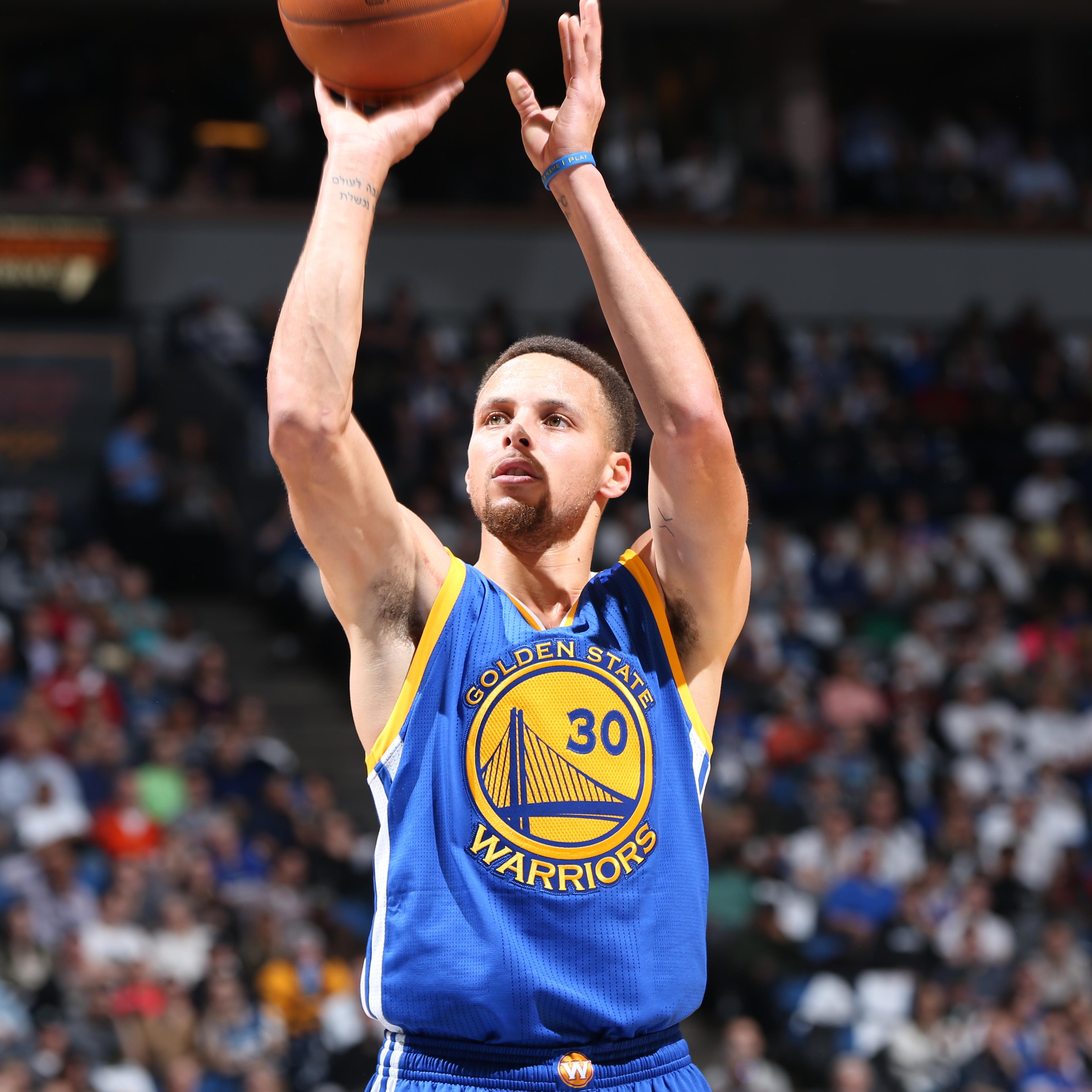 Stephen Curry #30 of the Golden State Warriorss shoots the ball against the Minnesota Timberwolves on March 21, 2016 at Target Center in Minneapolis, Minnesota.