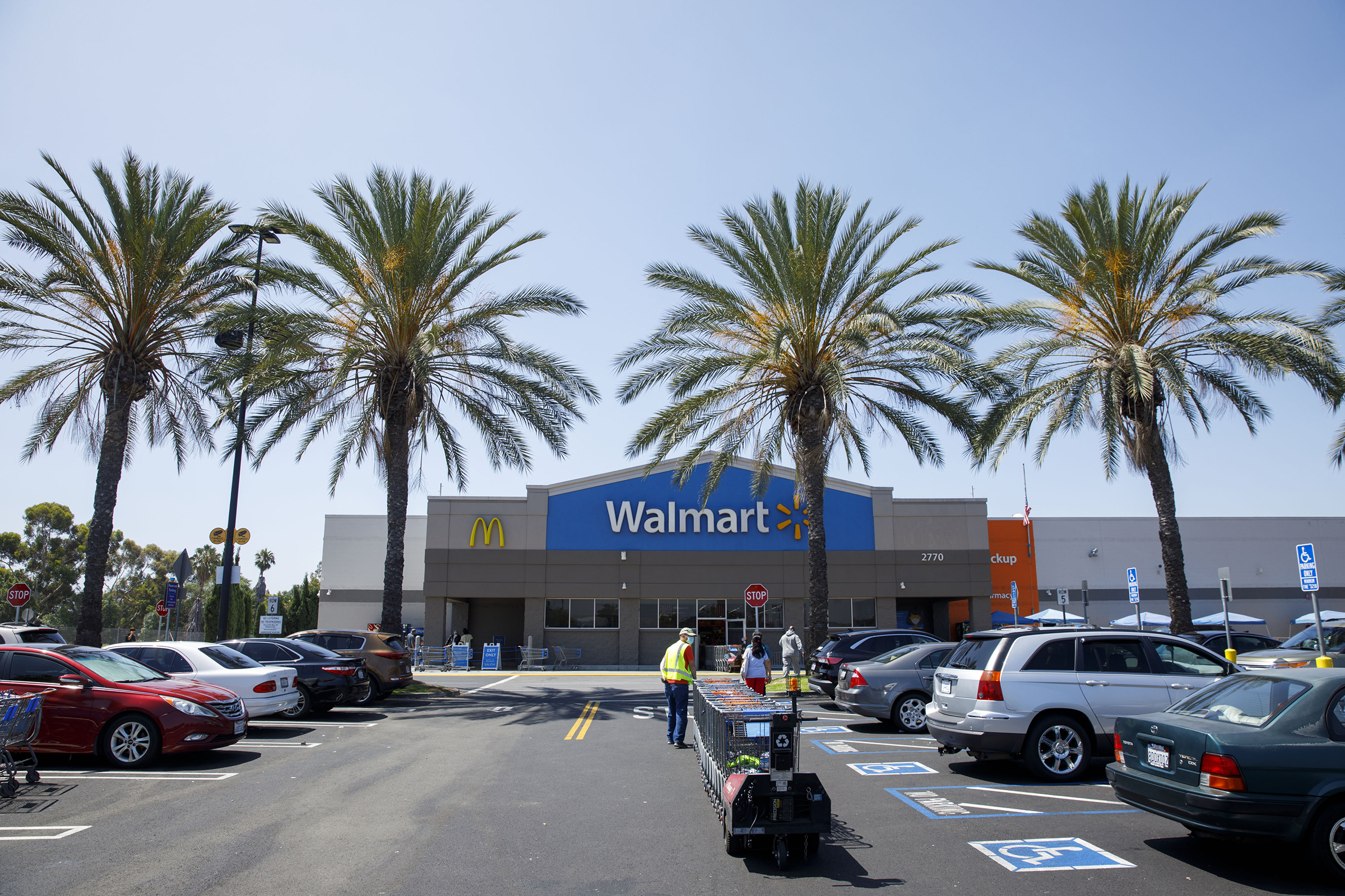 Walmart Joins Big Retail Peers Requiring Masks For U.S. Shoppers