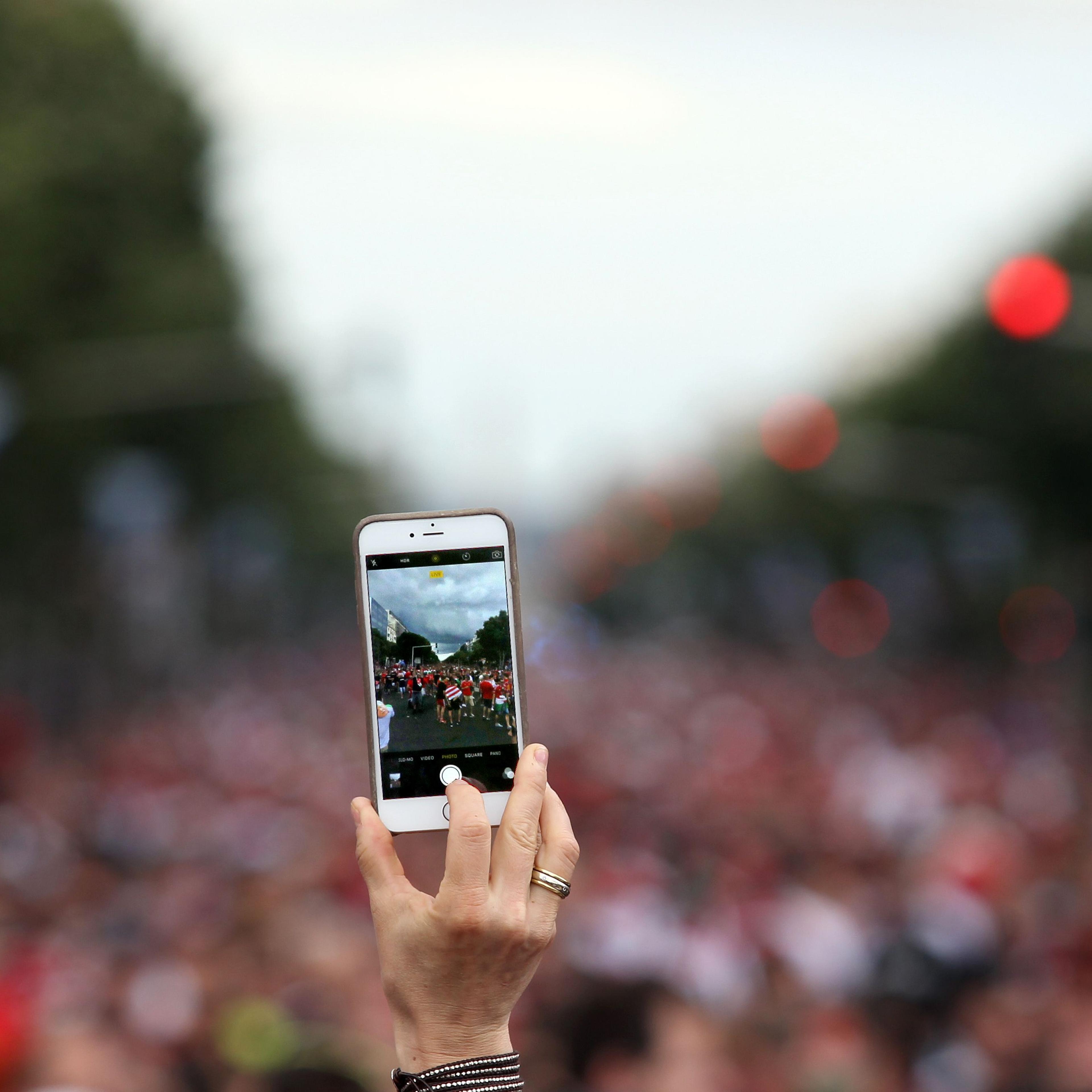 TOPSHOT-FBL-EURO-2016-FANS