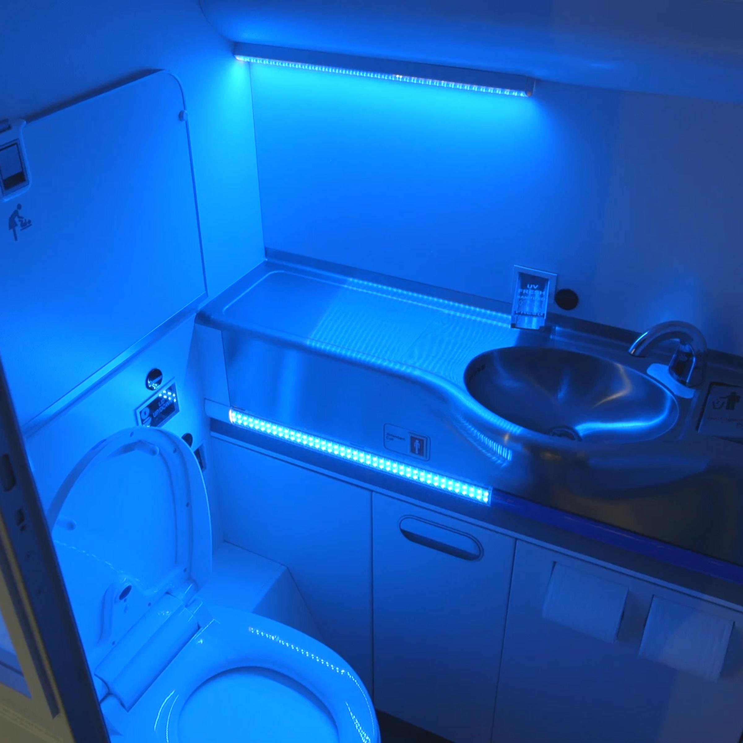 Boeing Self-Cleaning Lav