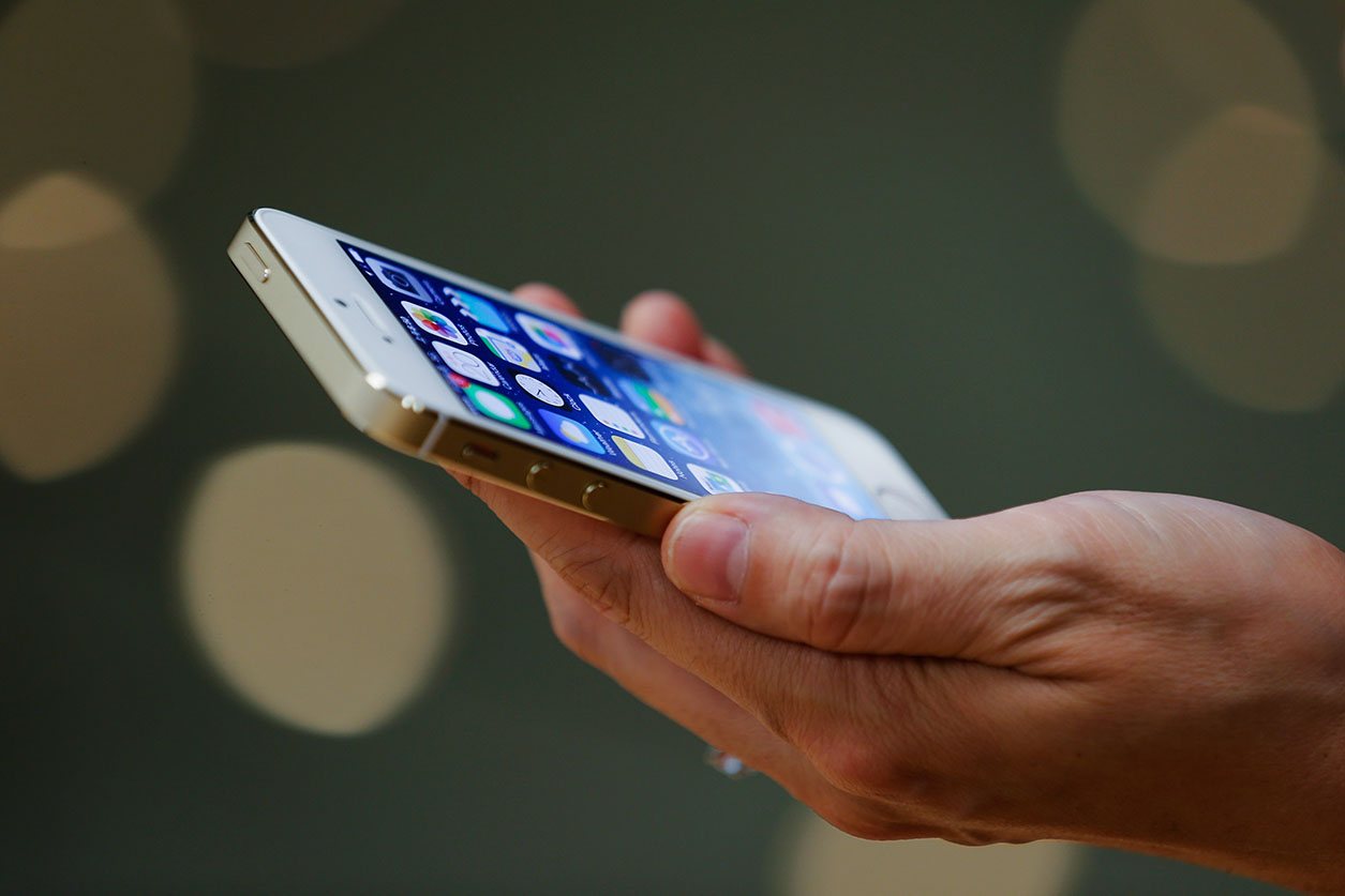 Apple Launches iPhone 5s And 5c In China