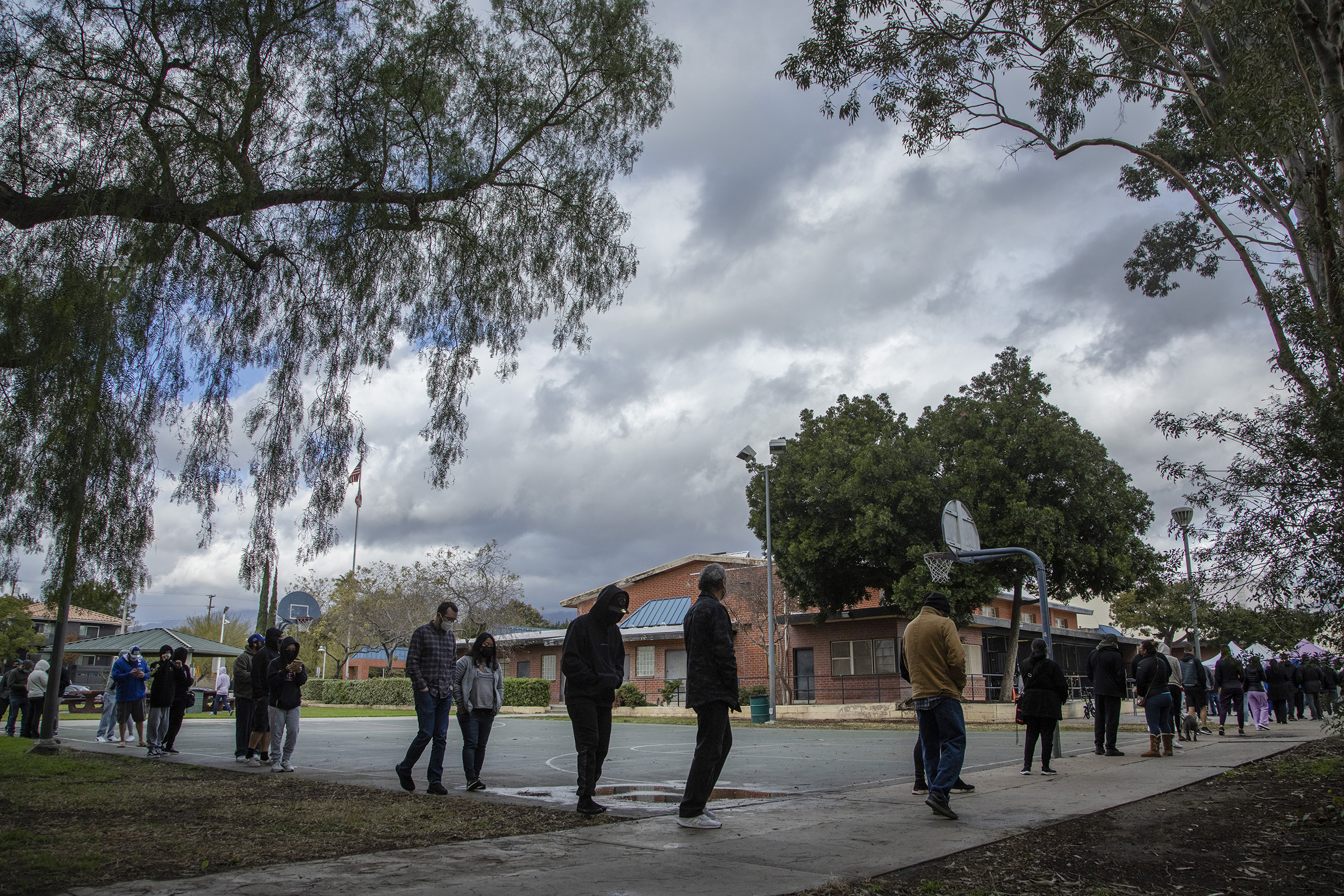 covid testing lines san fernando los angeles omicron delta