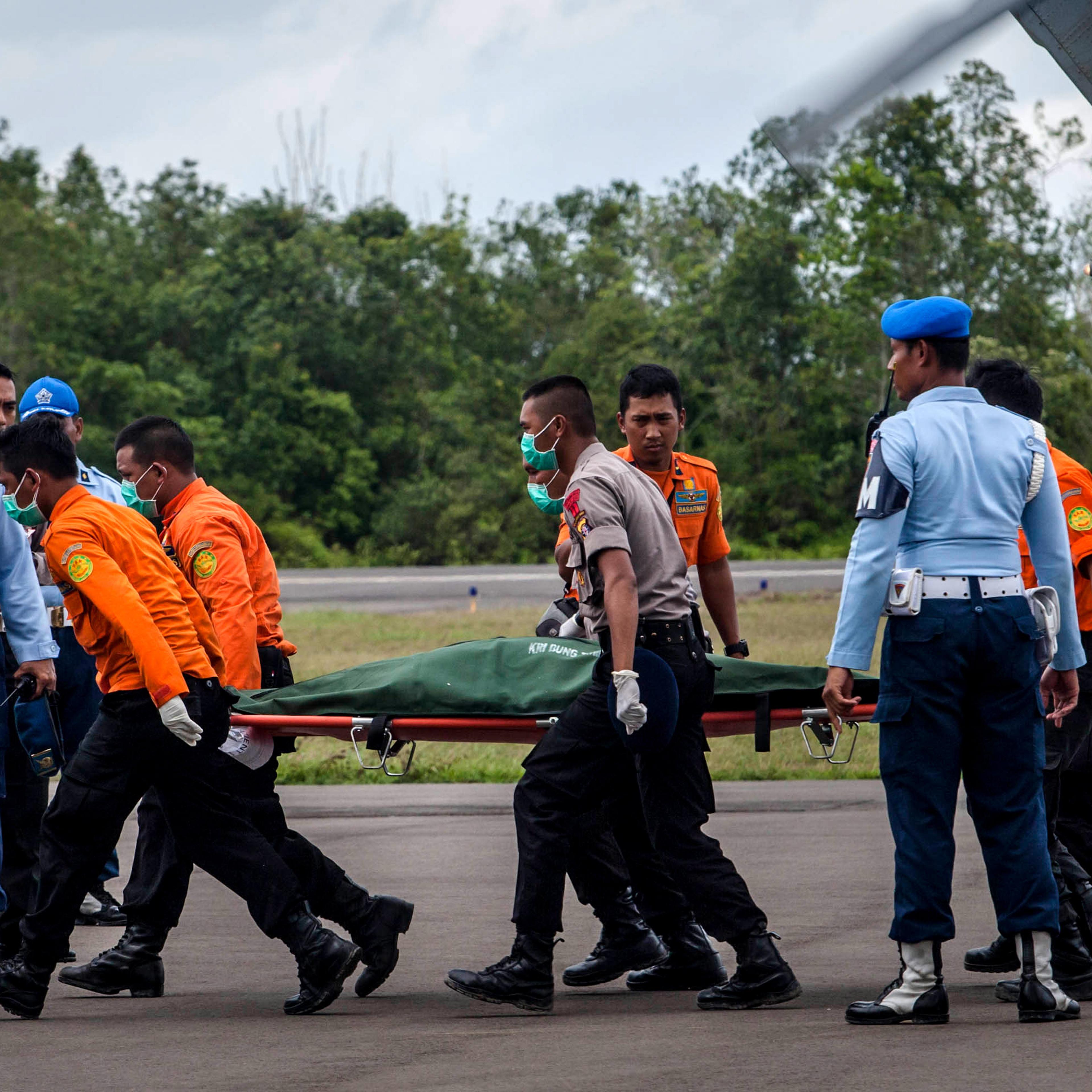 Indonesia Mourns AirAsia Crash As Recovery Operation Continues