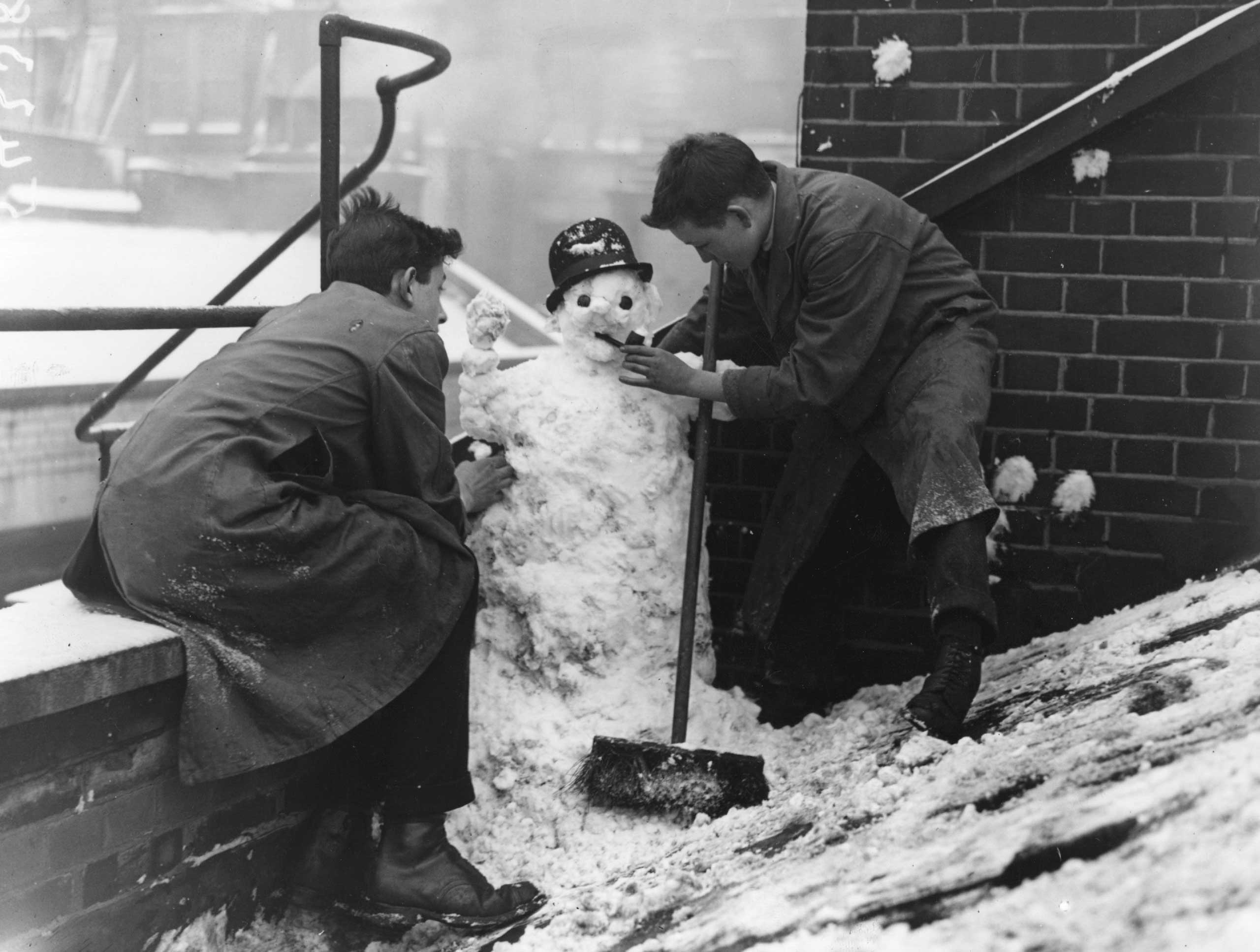 Snow Storm Winter 2015: Celebrate the Snowman with 16 Vintage Photos