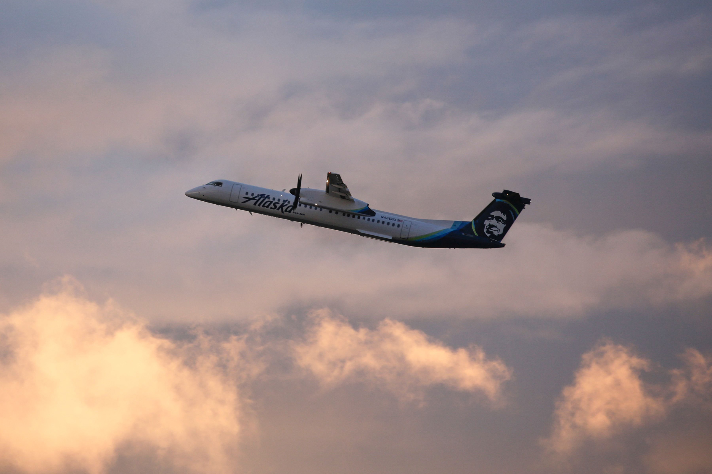 Airplane Stolen Seattle Dash8-400Q