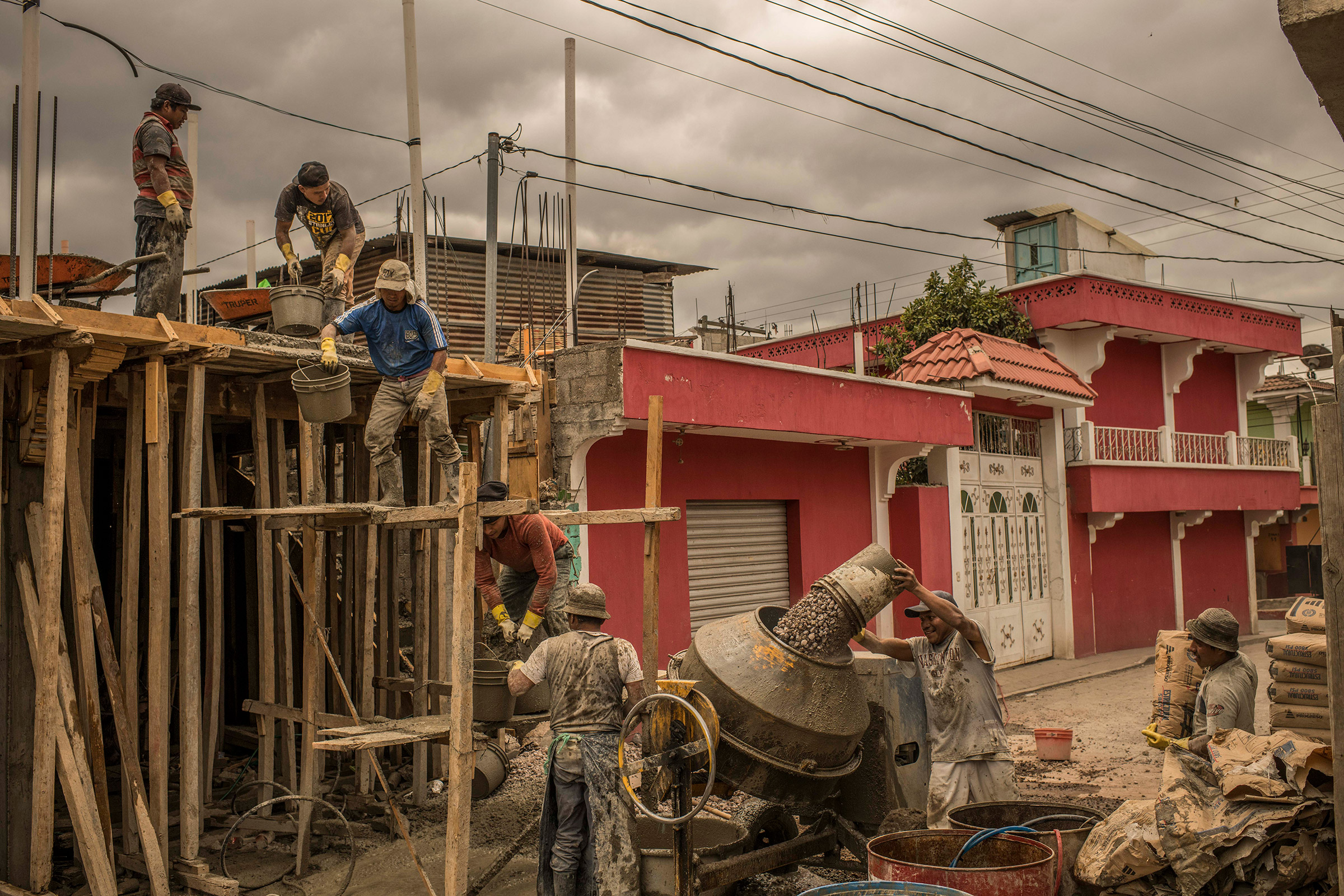 Workers are building the house of Rubi Soberaniz, 23 (not pictured). Her father, Joel Soberaniz, who died in 2019 at 47, migrated in the US twice, in '93, staying 4 years in Los Angeles, California, and in 2004, when spent 2 years in Atlanta. Joel suppor