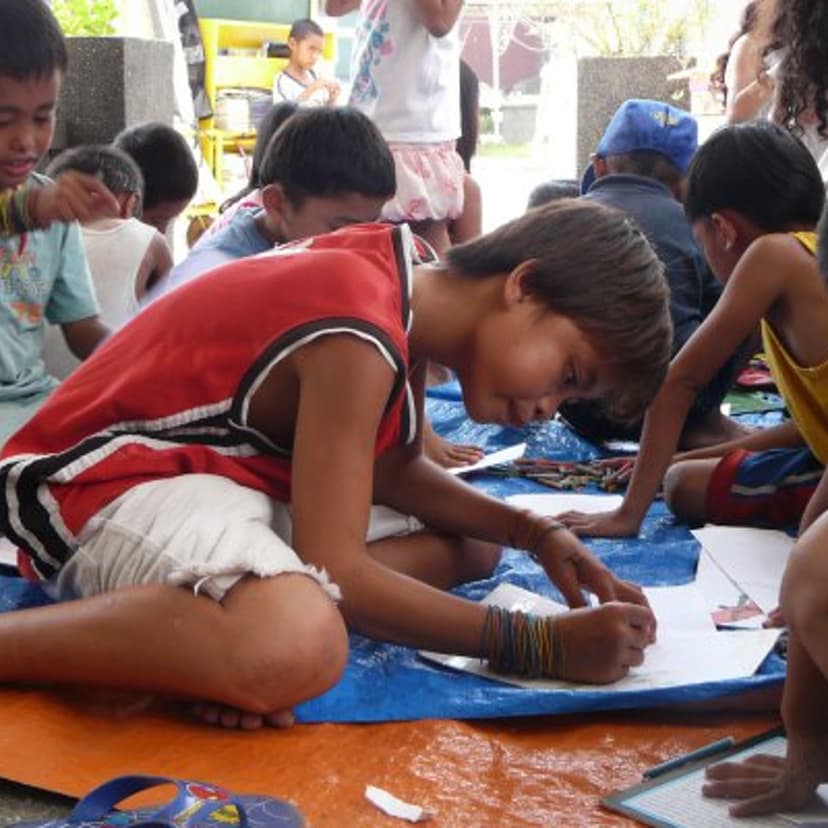 Children learn basic English, math and science as well as good conduct through Peñaflorida’s kariton classes