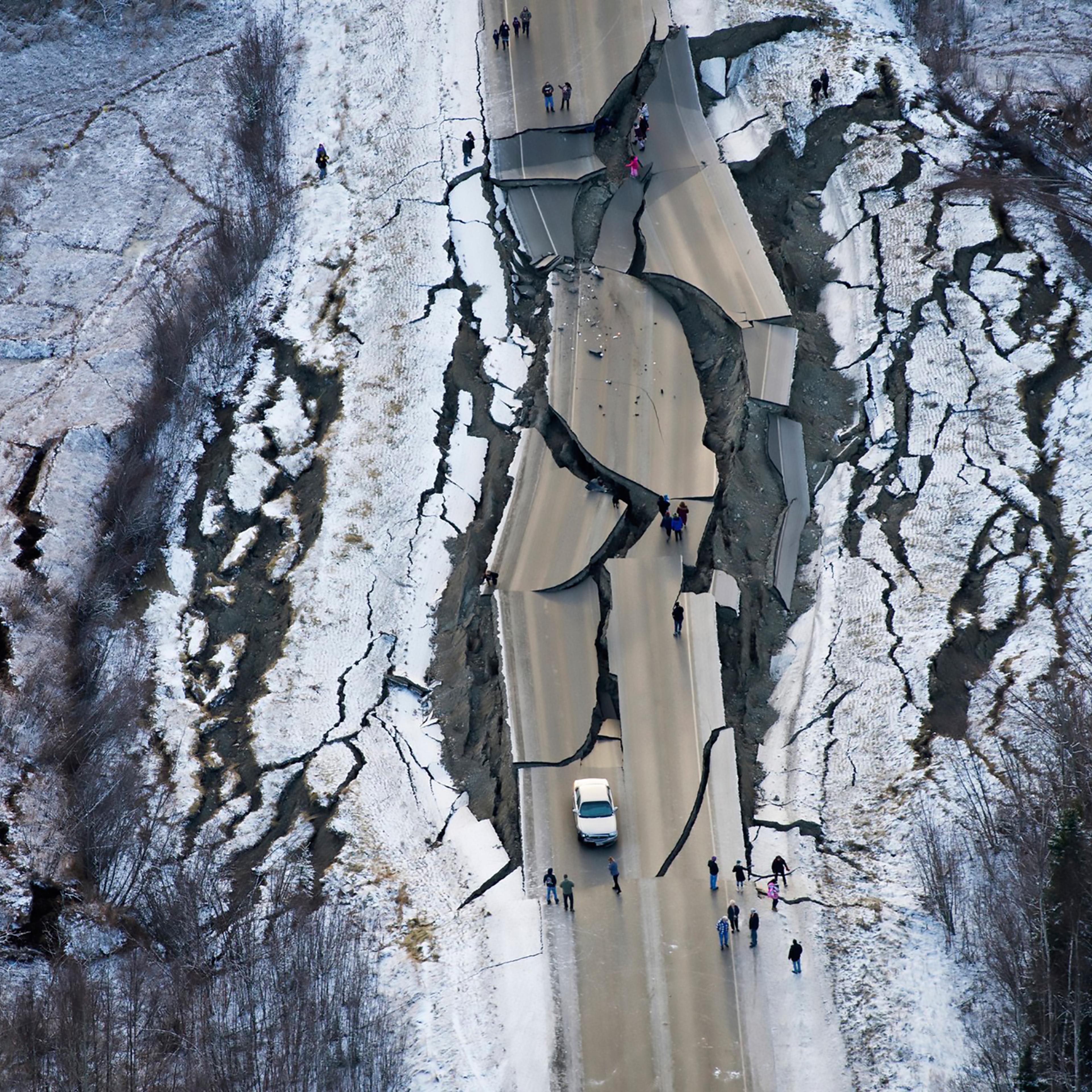 marc-lester-anchorage-daily-news-earthquake-aerial