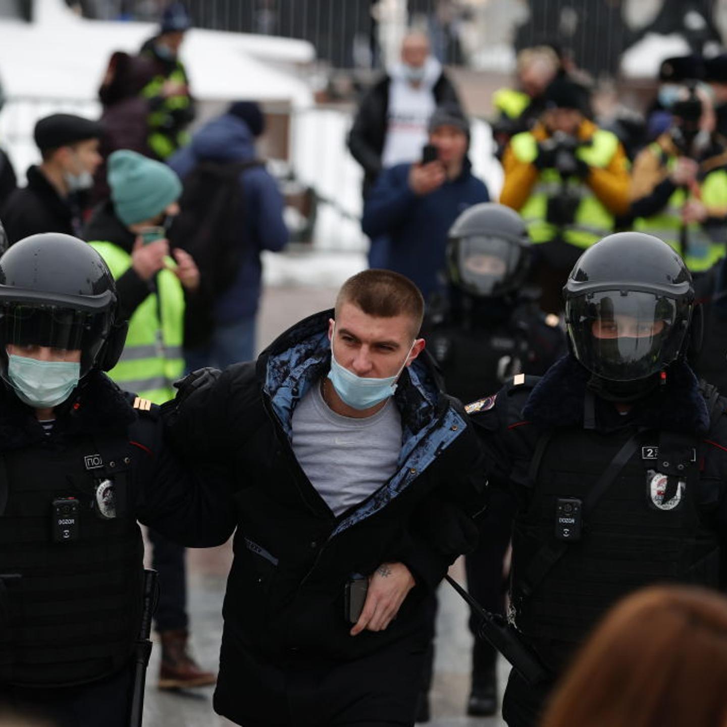 Police intervene in Navalny protest in Moscow
