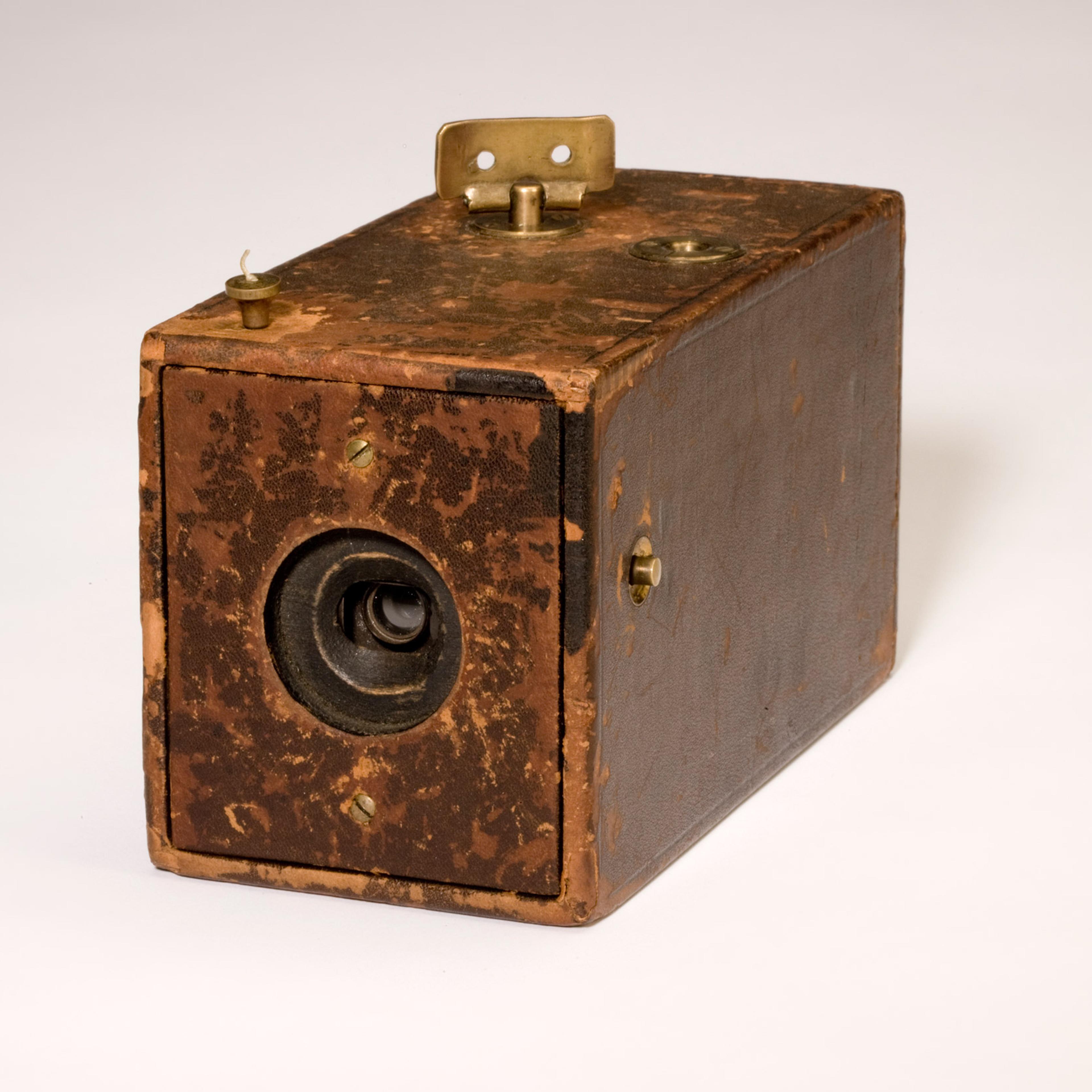 George Eastman ordered six sample cameras from Brownell Manufacturing in November 1887 for testing purposes. This is the only known survivor of those six, making it the oldest known Kodak camera