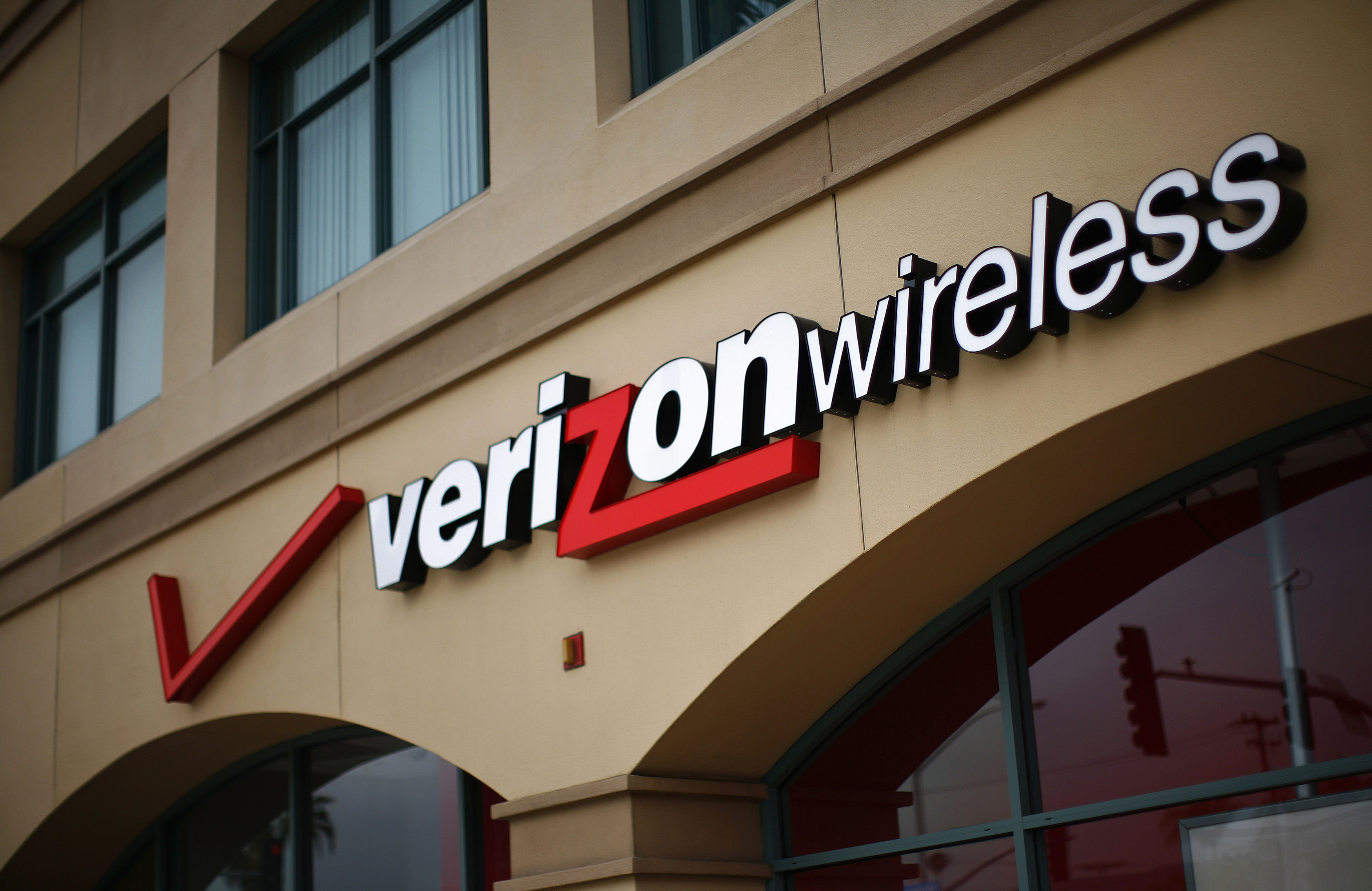 SANTA MONICA, CA - APRIL 21: A Verizon store is seen April 21, 2011 in Santa Monica, California. Verizon announced today that it activated 2.2 million iPhones during the first quarter, helping the company more than triple its profit from a year ago. The 