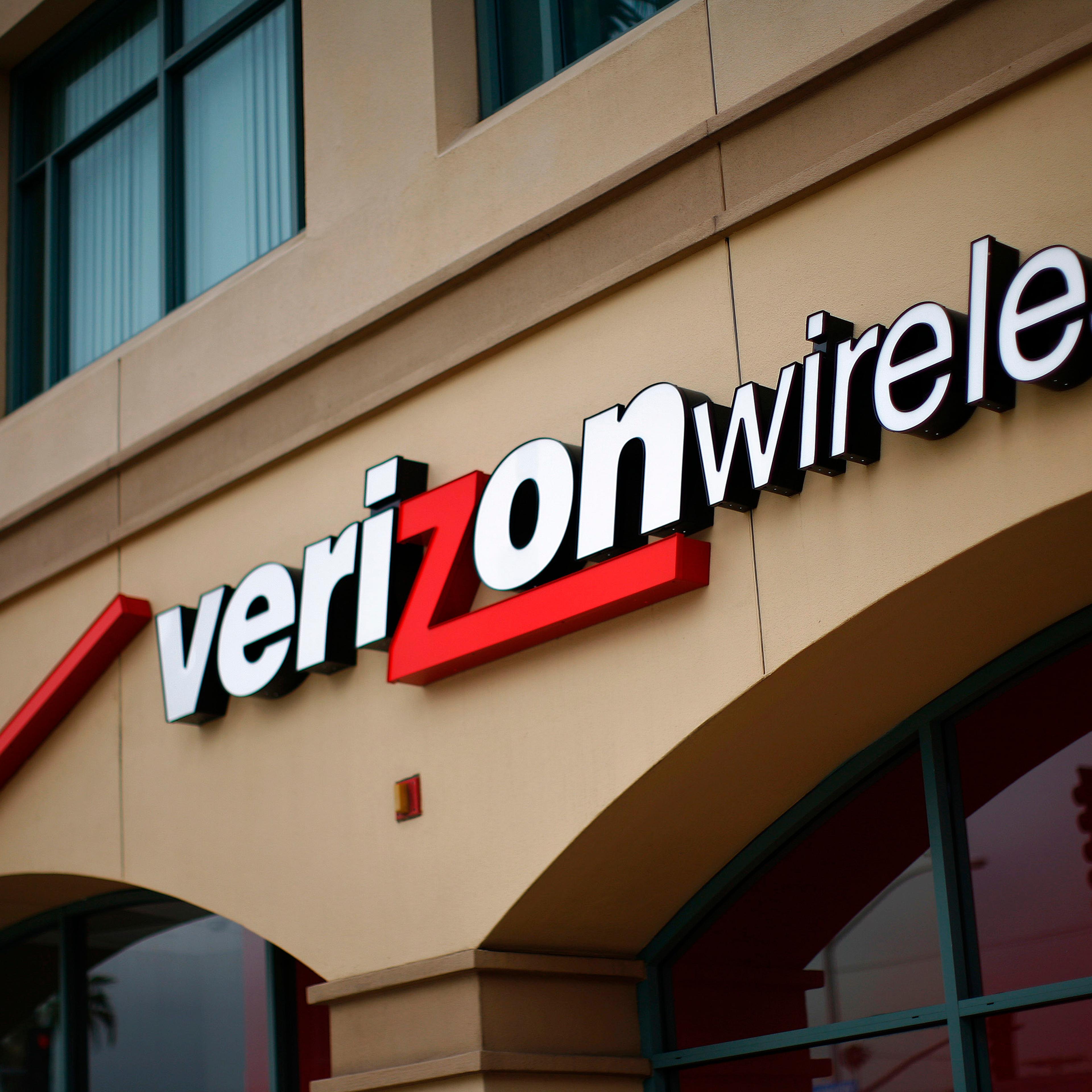SANTA MONICA, CA - APRIL 21: A Verizon store is seen April 21, 2011 in Santa Monica, California. Verizon announced today that it activated 2.2 million iPhones during the first quarter, helping the company more than triple its profit from a year ago. The