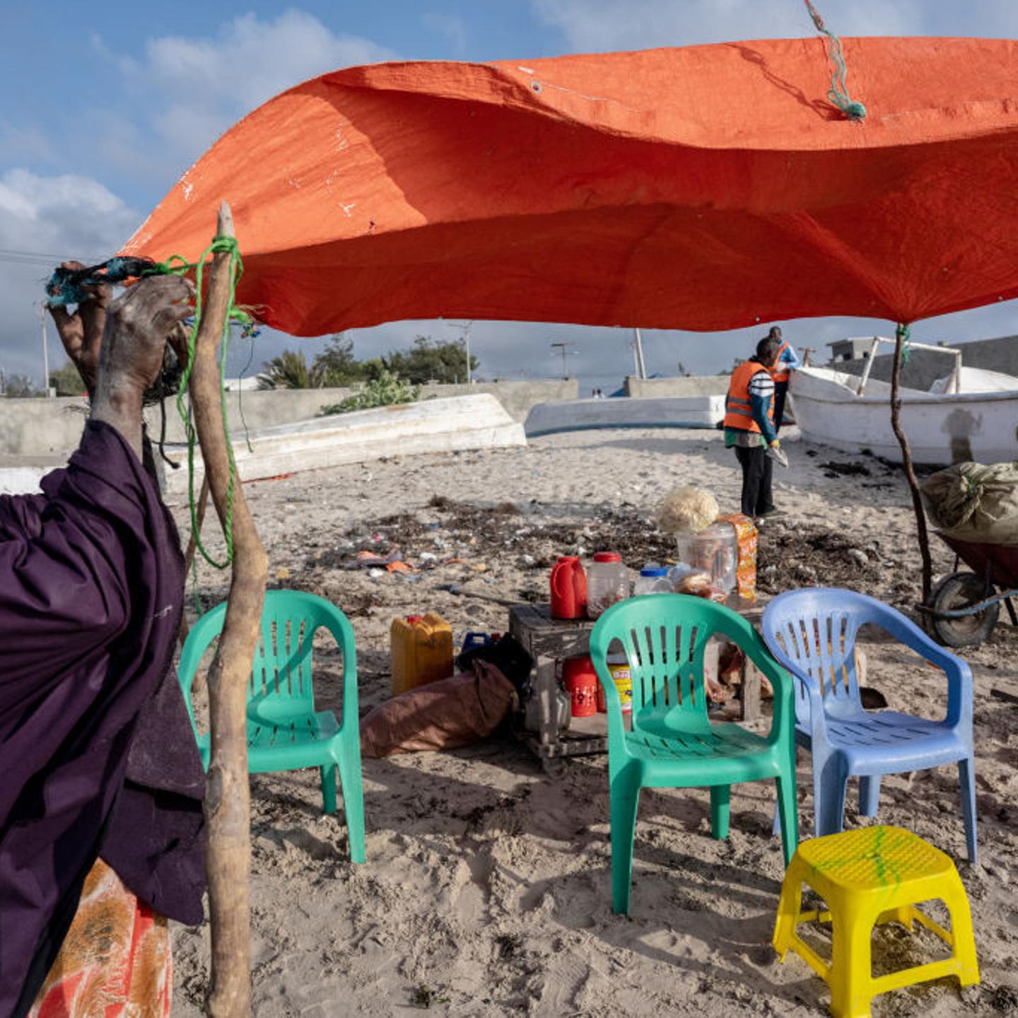 As Famine Looms, Somalis Cope At Beach And Port In Mogadishu