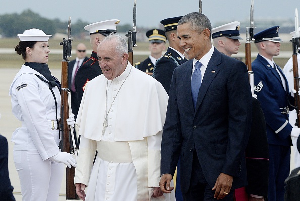 Pope Francis is greeted by U.S. President Barack Obama after the pontiff's arrival from Cuba September 22, 2015 at Joint Base Andrews, Maryland.
