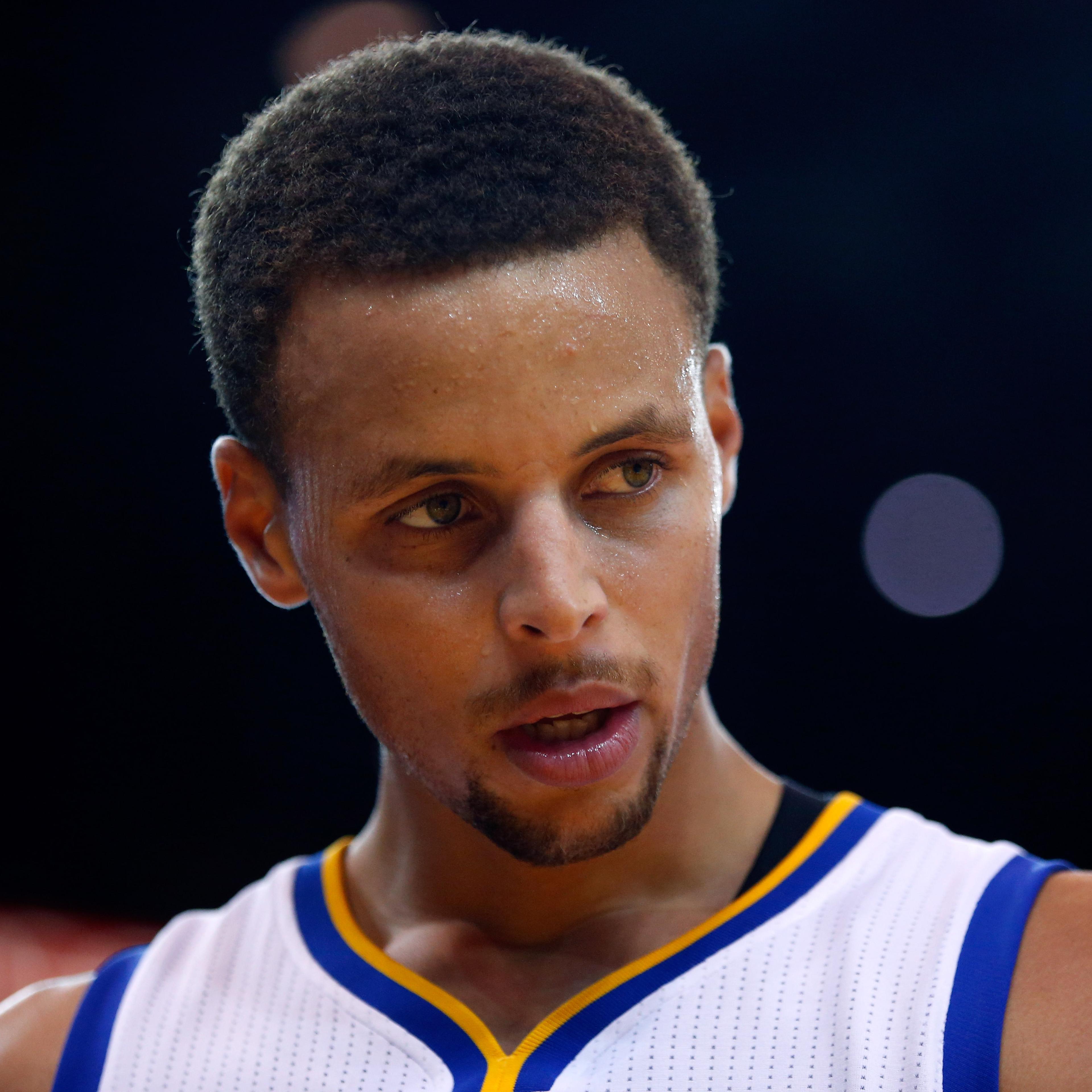 at ORACLE Arena on October 13, 2015 in Oakland, California. NOTE TO USER: User expressly acknowledges and agrees that, by downloading and or using this photograph, User is consenting to the terms and conditions of the Getty Images License Agreement.