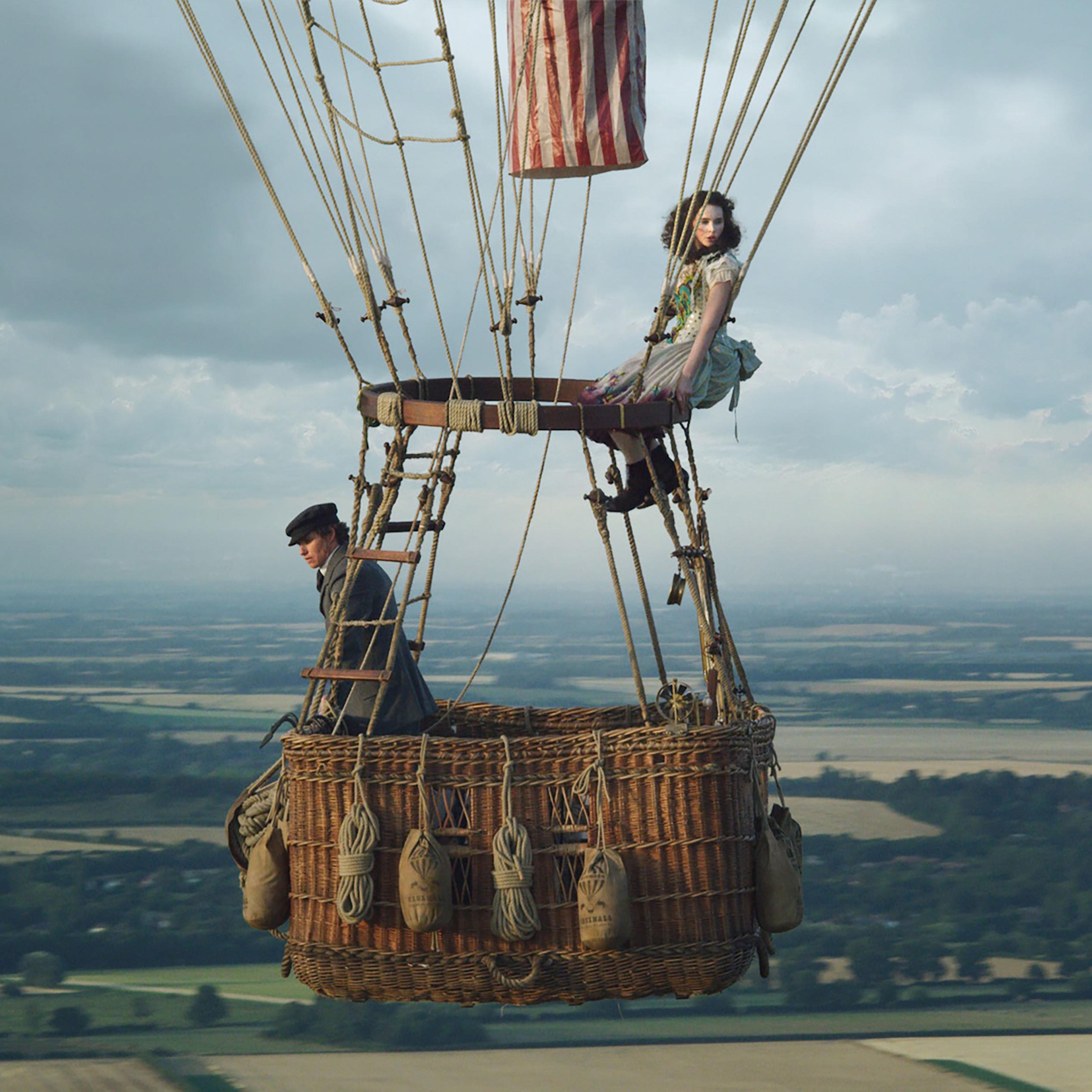 Eddie Redmayne and Felicity Jones in 'The Aeronauts'