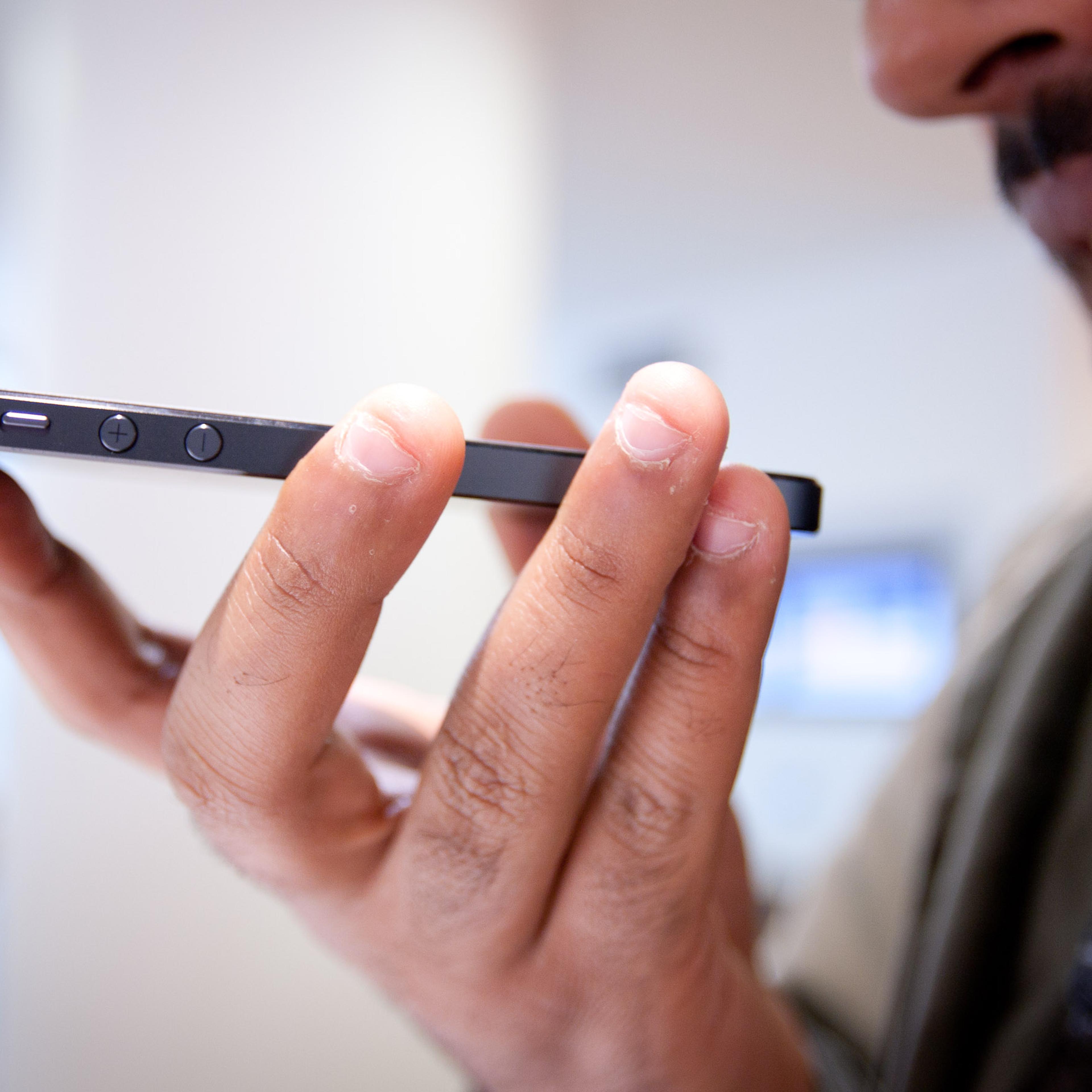 Apple Poised to Sell 10 Million IPhones in Record Debut