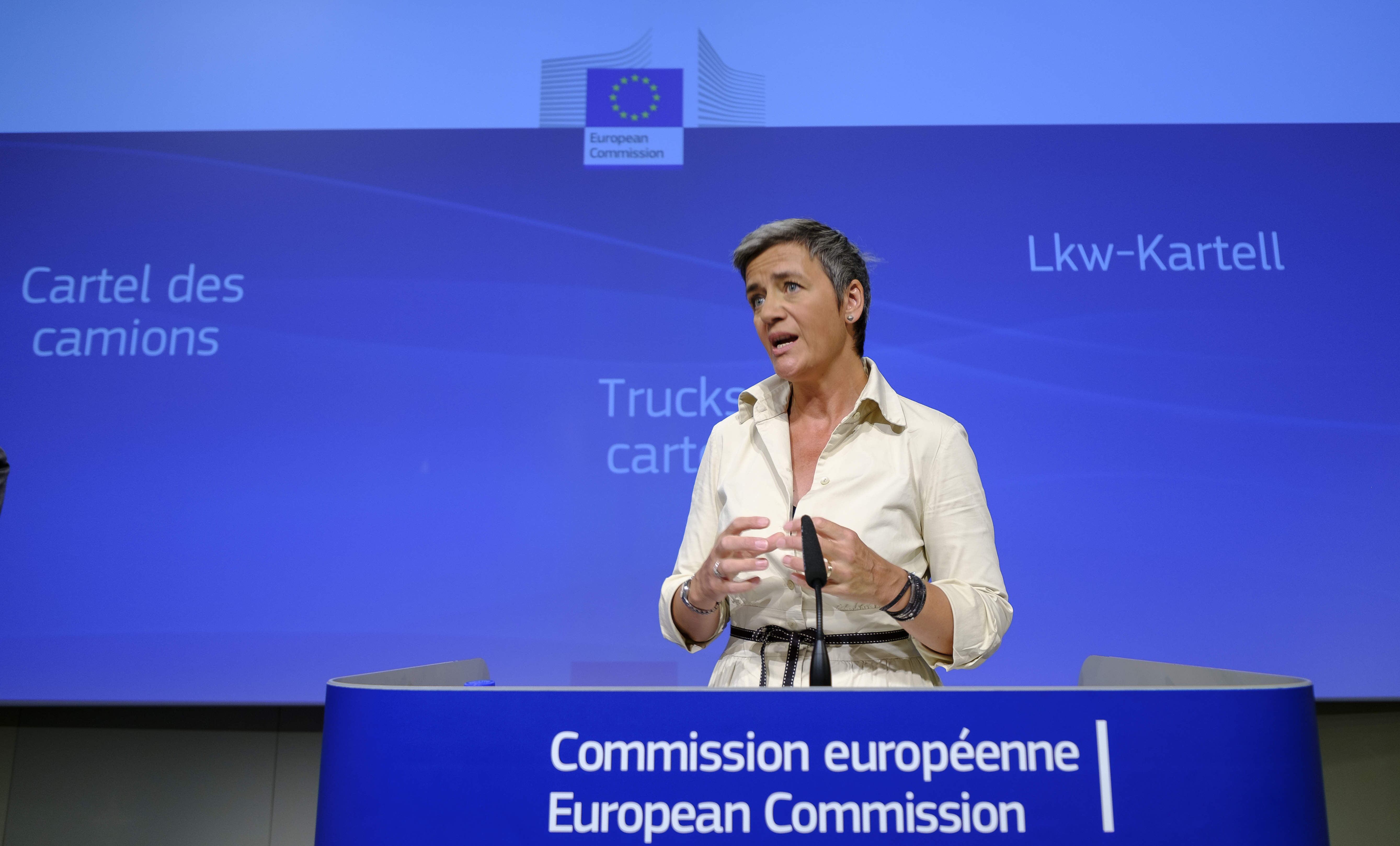 Antitrust: Commission fines truck producers · 2.93 billion for