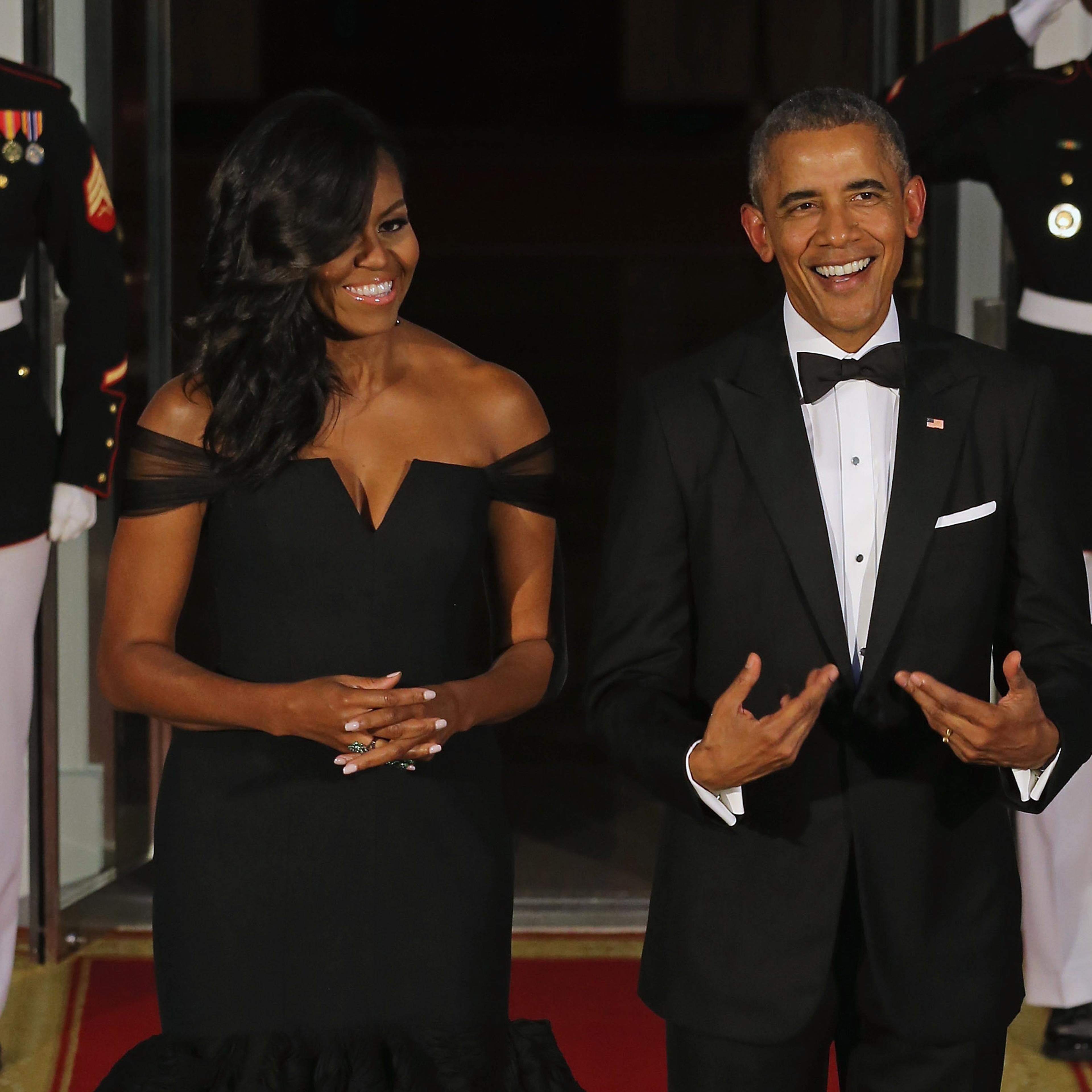 U.S. First Lady Michelle Obama and U.S. President Barack Obama wait on the North Portico for the arrival of Chinese President Xi Jinping and his wife Madame Peng Liyuan ahead of a state dinner at the White House September 25, 2015 in Washington, DC.