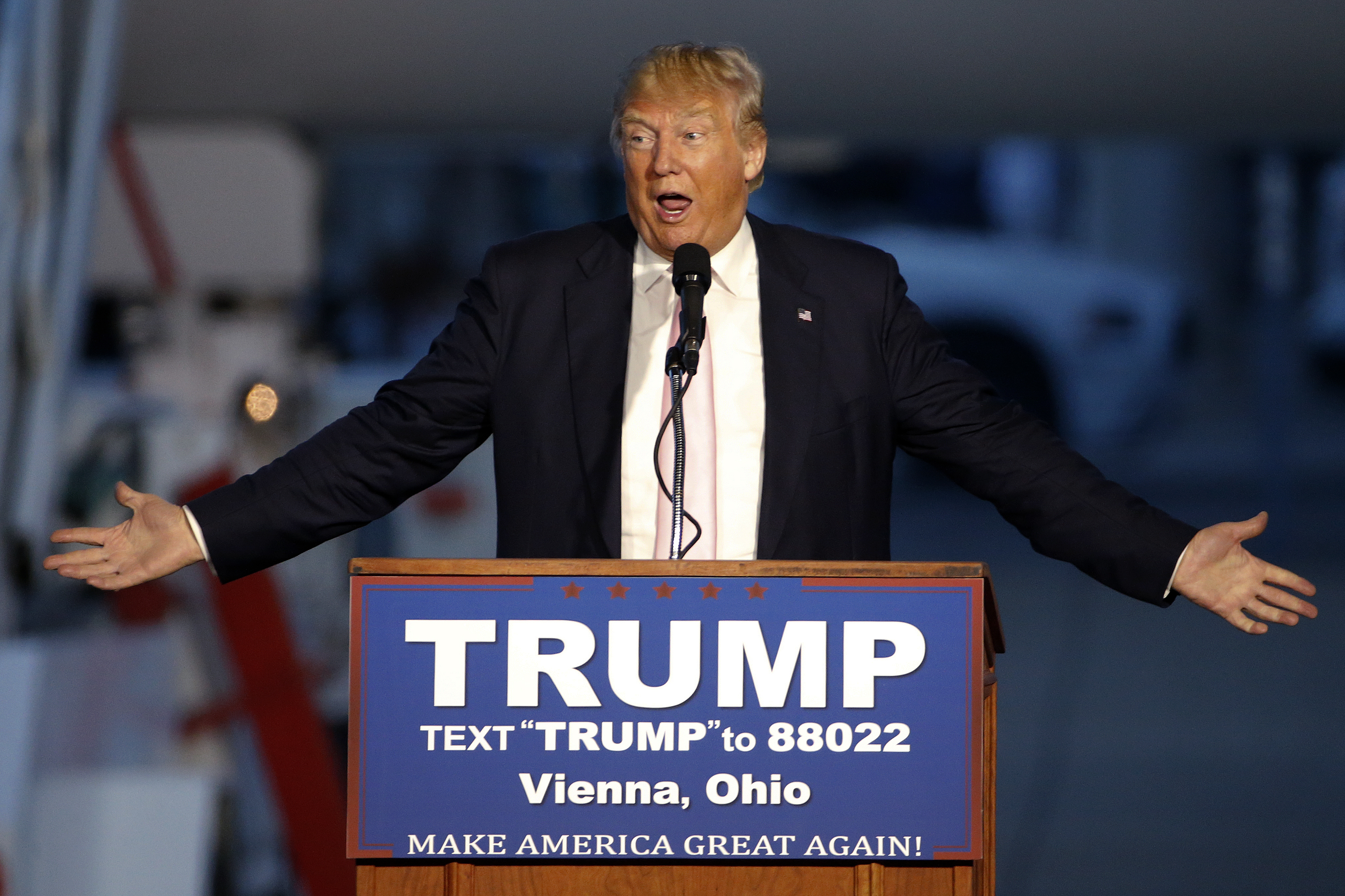 Donald Trump holds a plane-side rally at Youngstown-Warren Regional Airport in Vienna, Ohio on March 14, 2016.