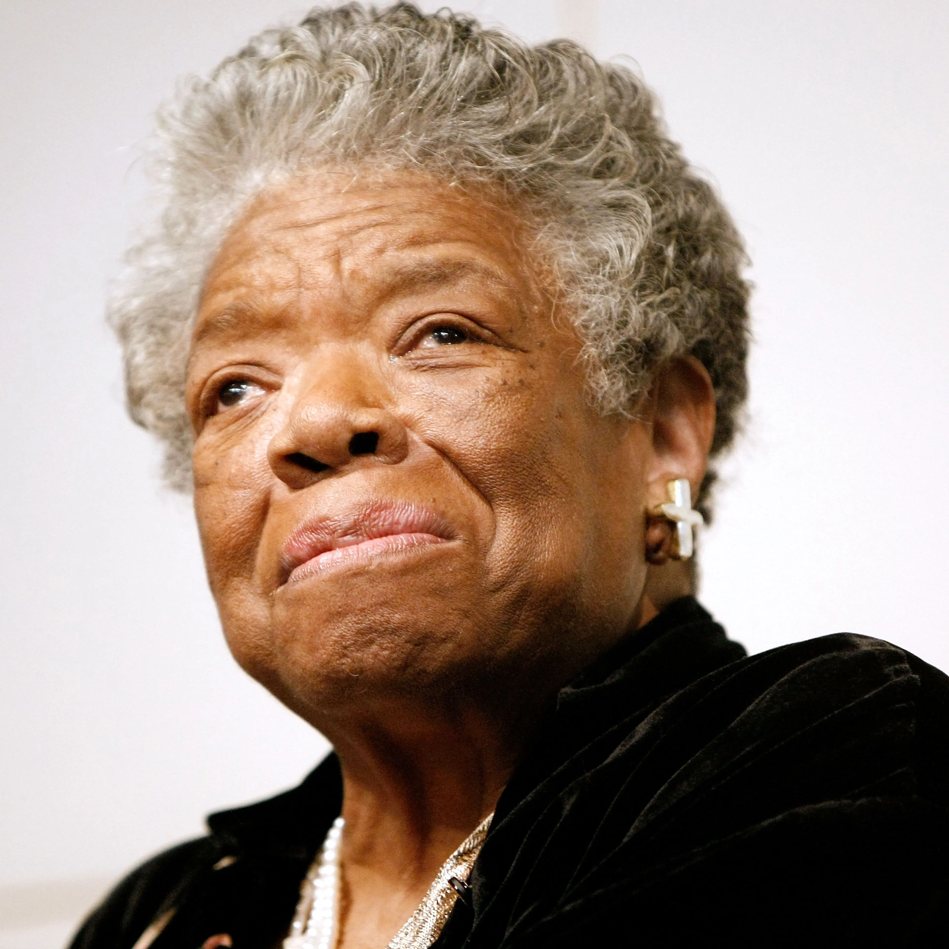 Maya Angelou Signs Copies of "Maya Angelou: Letter to My Daughter" - October 30, 2008