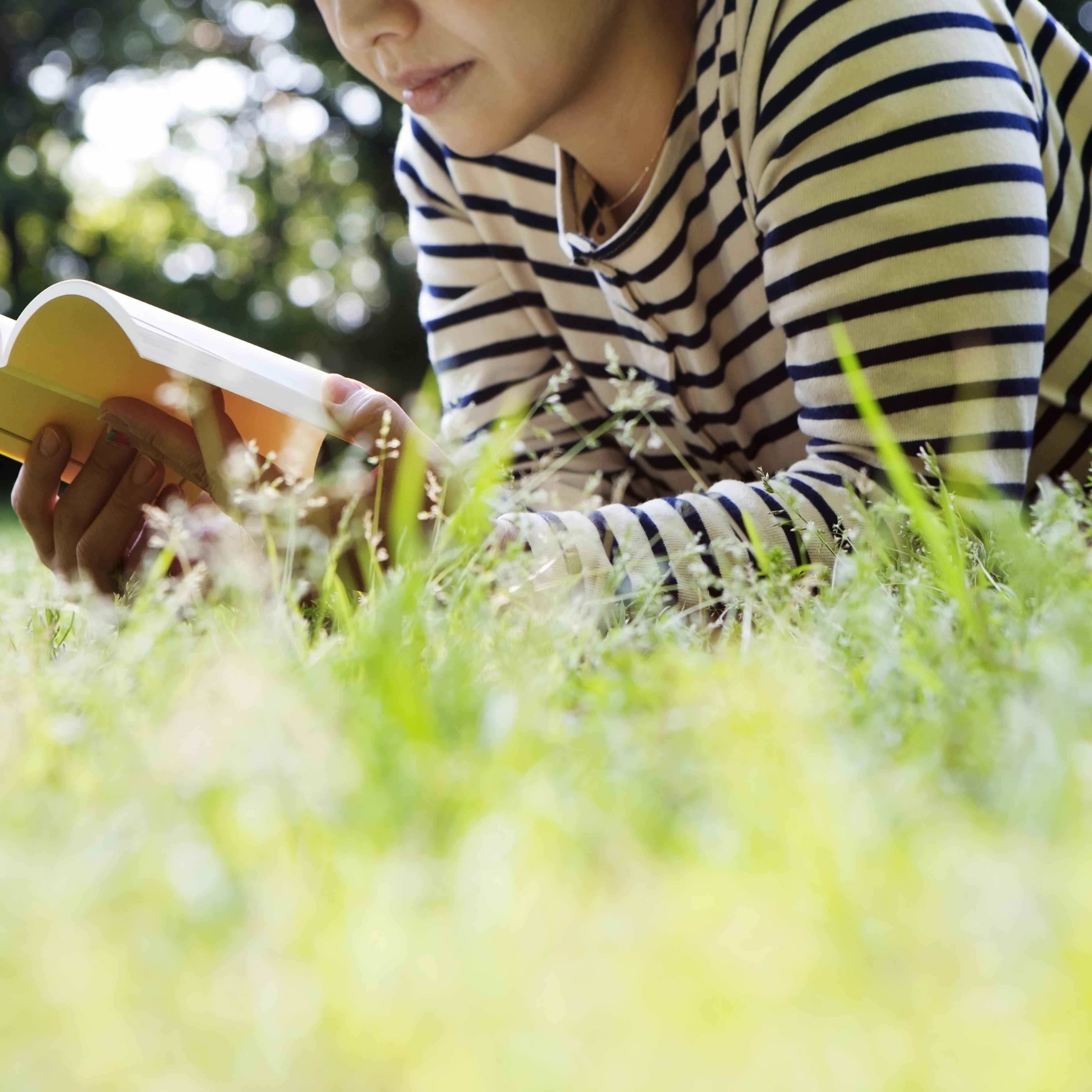 woman-reading-book-park