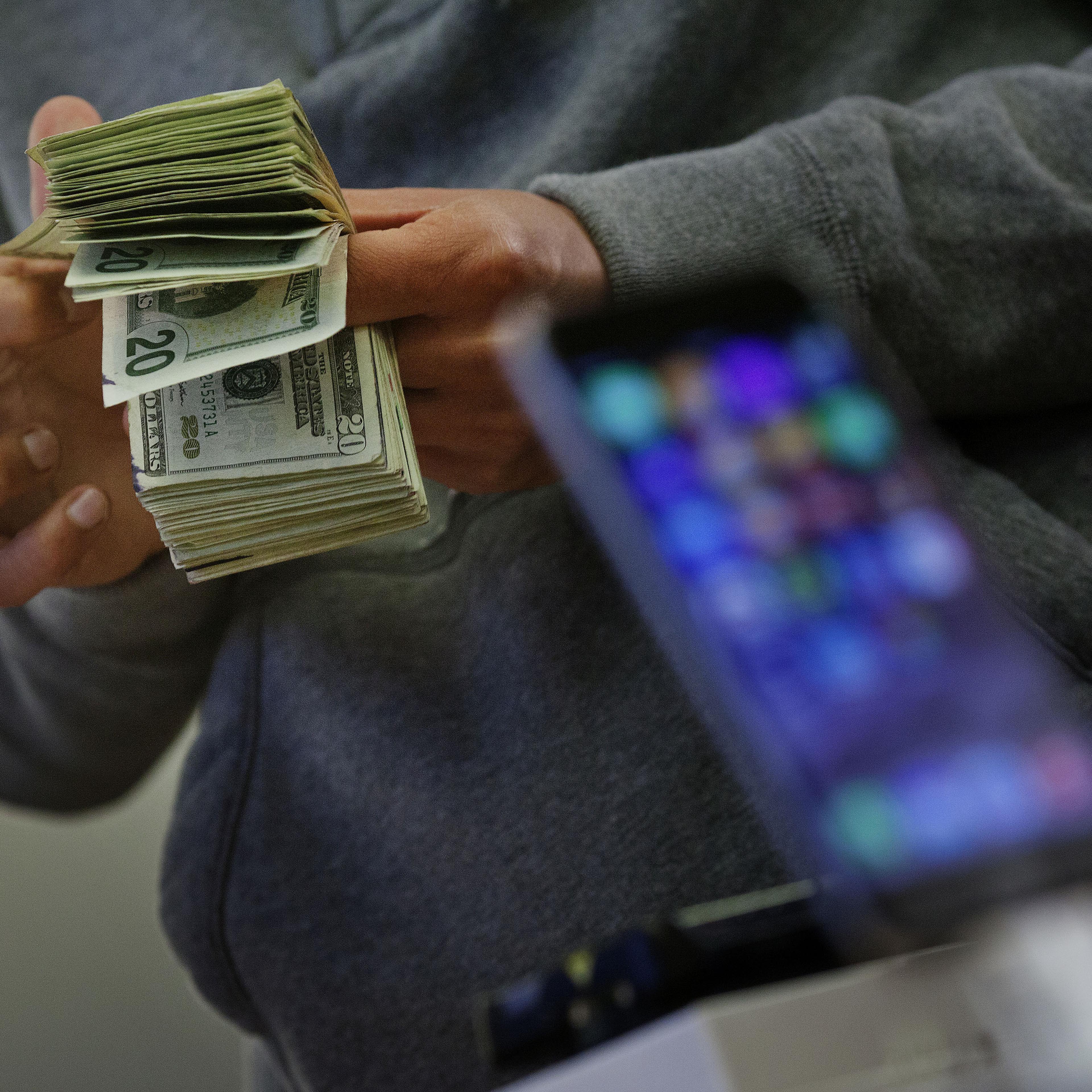 Apple's New Big-Screen iPhones Draw Long Lines As Sales Start