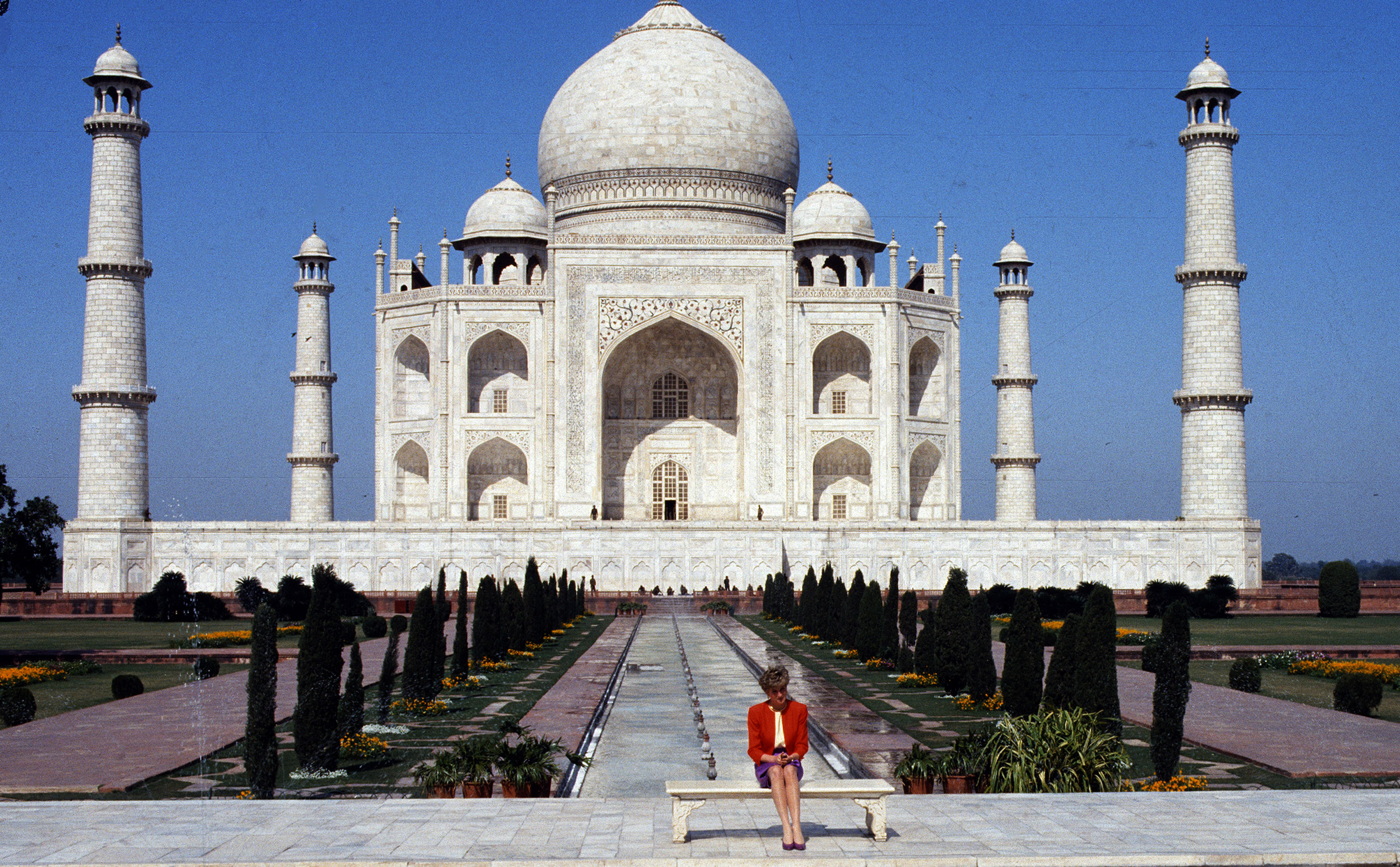 AGRA, INDIA - FEBRUARY 11:   Diana, Princess of Wales poses alone at the Taj Mahal during her visit in India on February 11, 1992. 12 years earlier her husband, the Prince of Wales, posed in the same spot.  (Photo by Anwar Hussein/Getty Images)