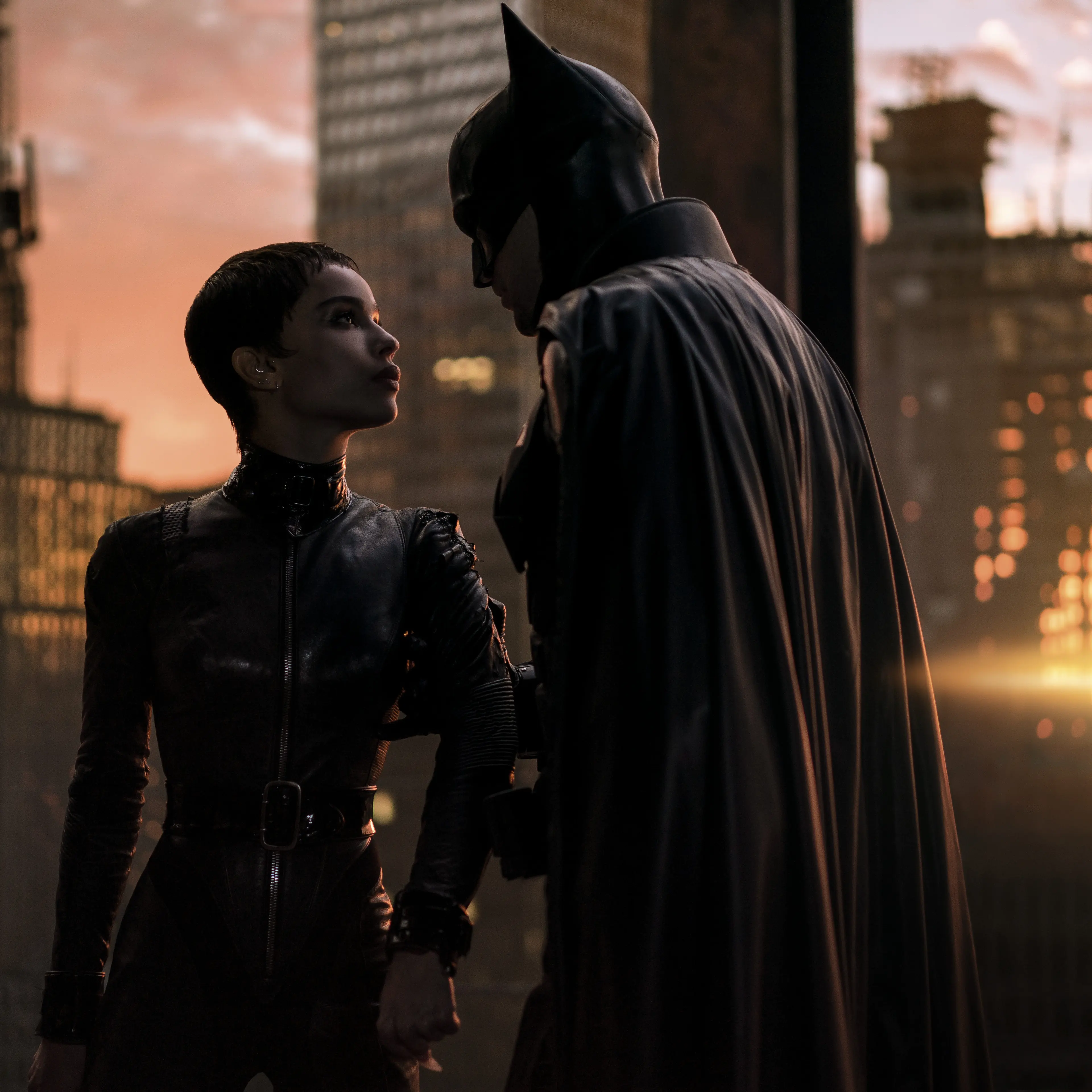 (l-r) Zoë Kravitz as Selina Kyle and Robert Pattinson as Batman in Warner Bros. Pictures’ <i>The Batman</i>