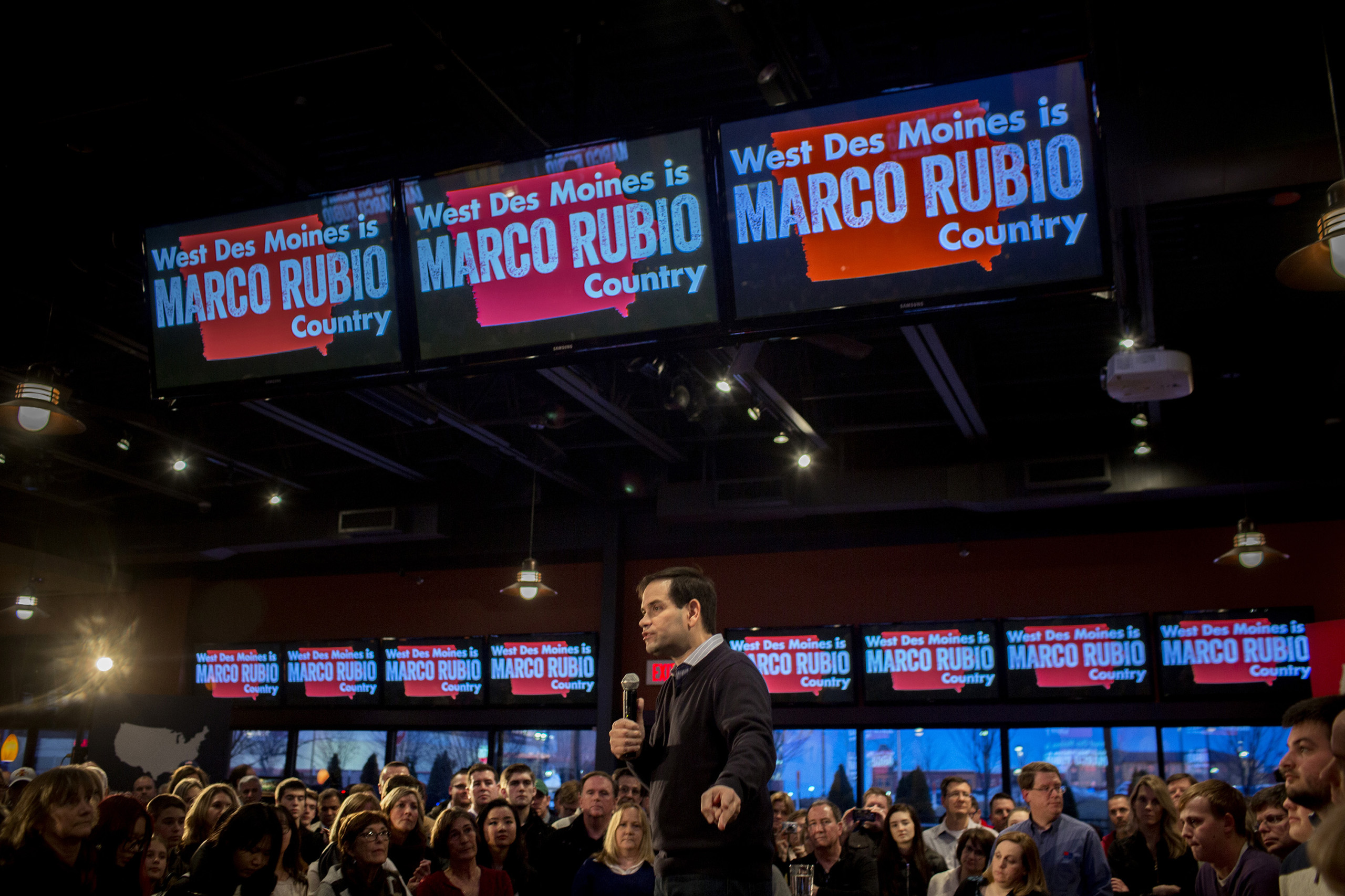 Marco Rubio spoke to supporters at a campaign rally at the Wellman's Pub and Rooftop in Des Moines Iowa on Wednesday evening, January 27th 2016. (Natalie Keyssar for TIME)