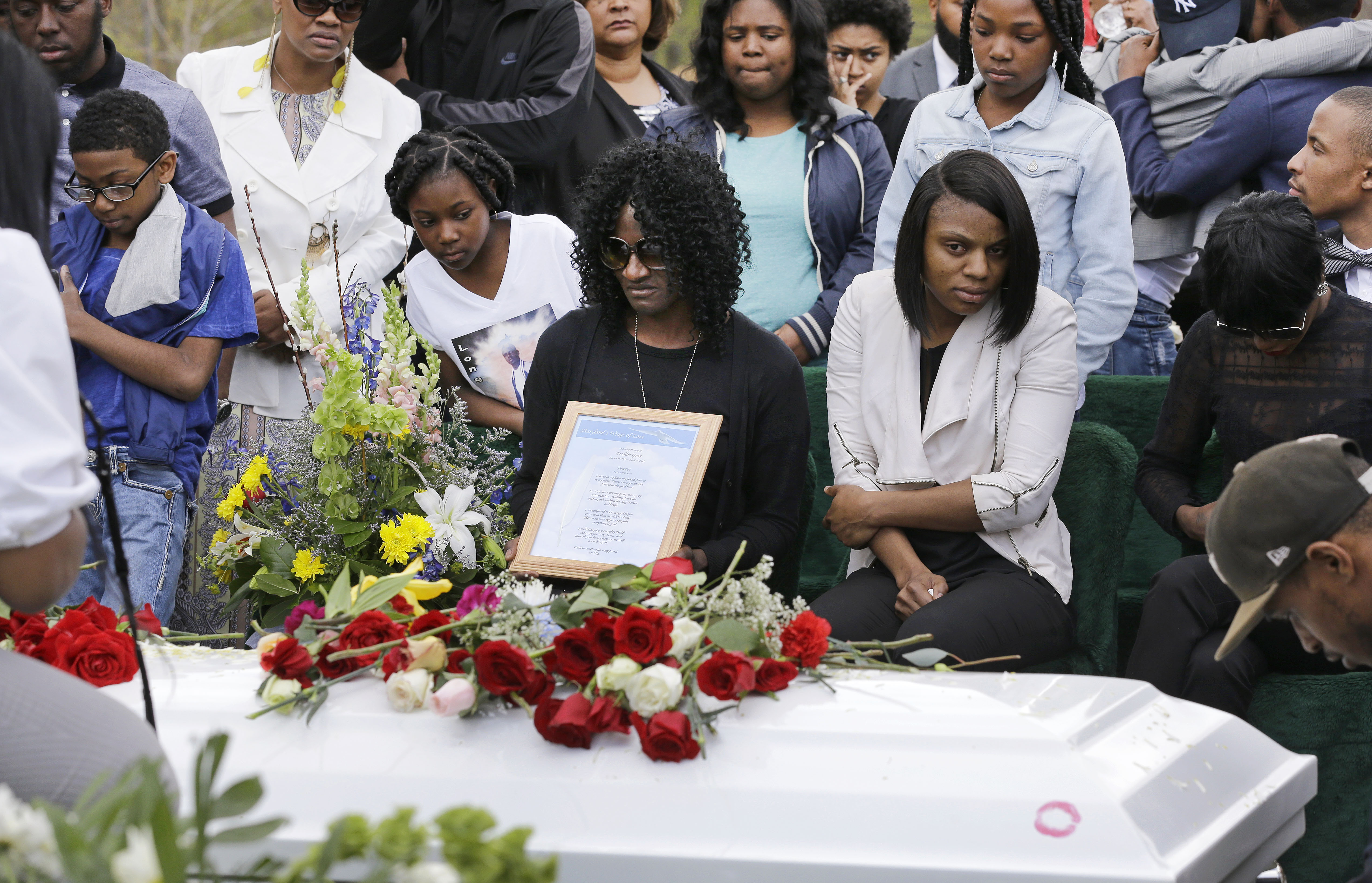 Gloria Darden (C), mother of Freddie Gray, at Gray's burial in Baltimore on April 27, 2015.