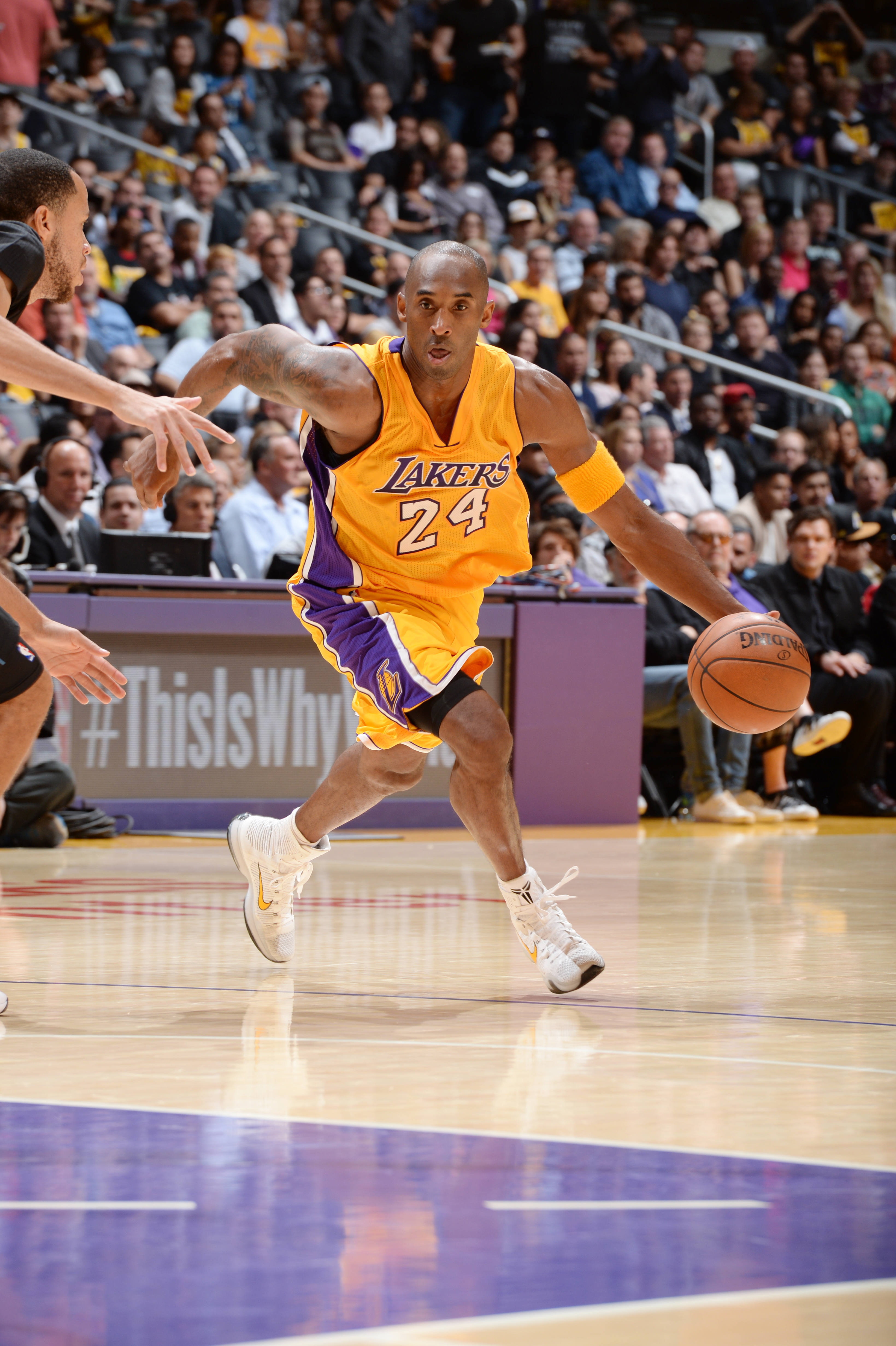 LOS ANGELES, CA - OCTOBER 28:  Kobe Bryant #24 of the Los Angeles Lakers handles the ball against the Minnesota Timberwolves on October 28, 2015 at STAPLES Center in Los Angeles, California. NOTE TO USER: User expressly acknowledges and agrees that, by d