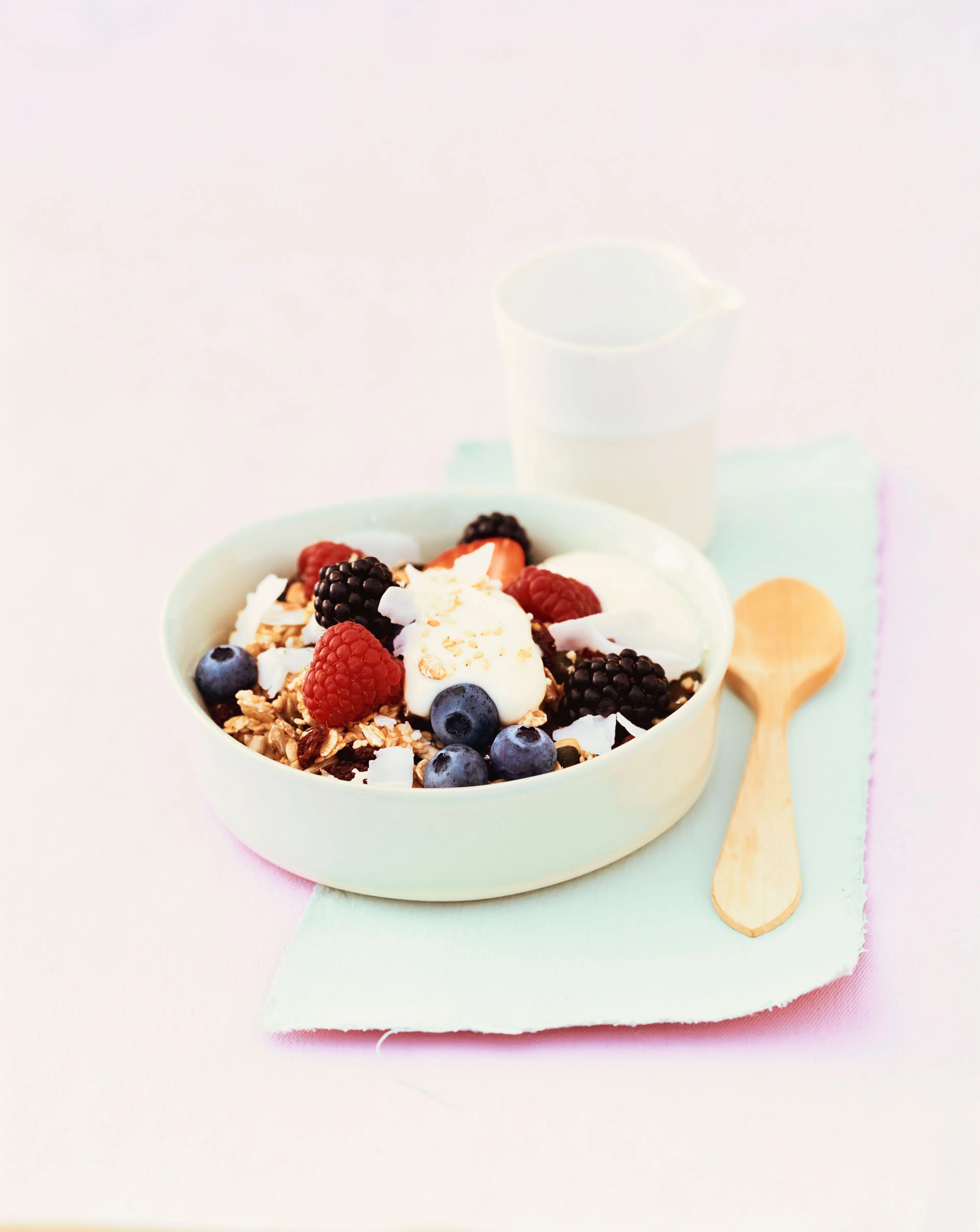 Muesli with berries and yoghurt