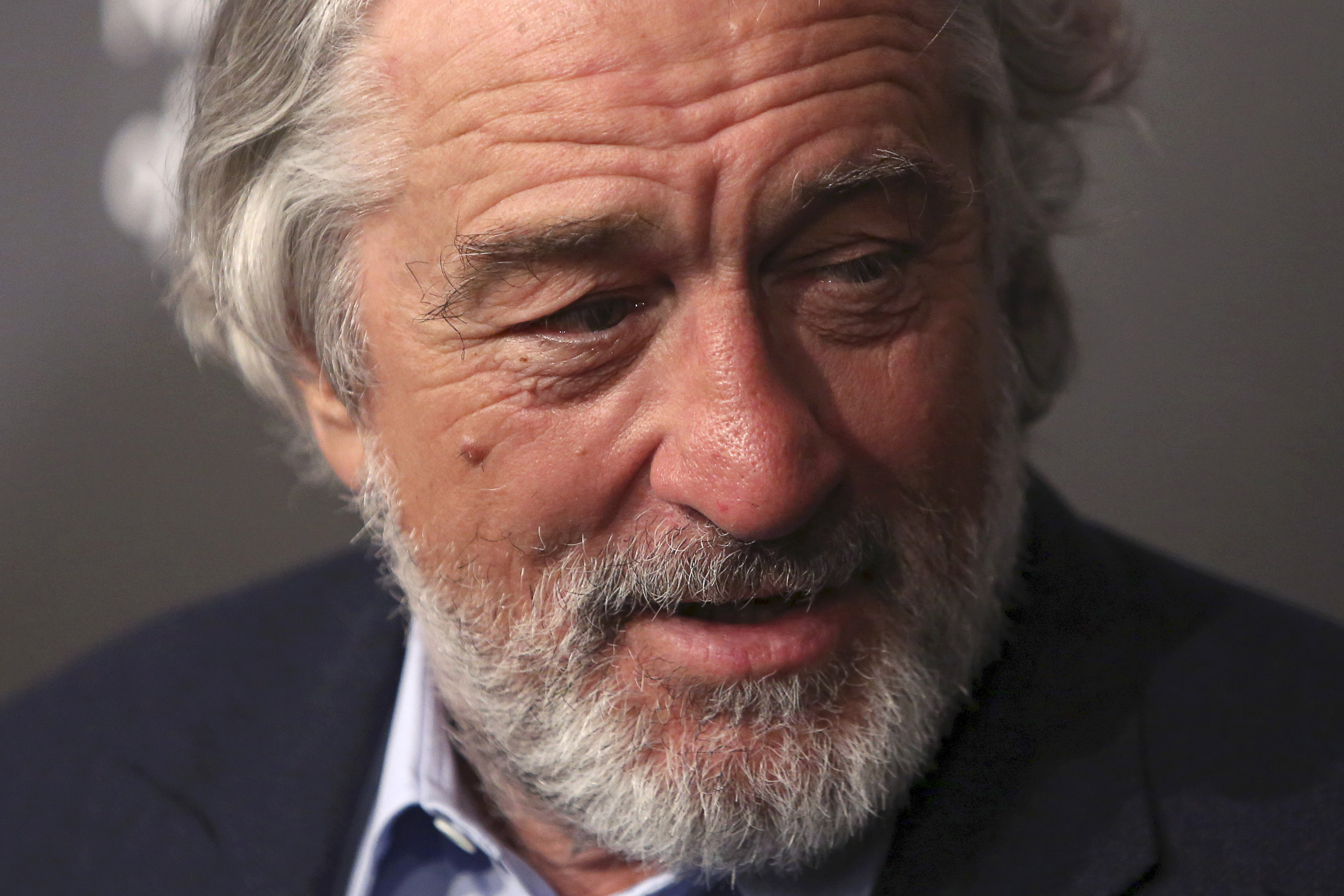 Actor Robert De Niro attends The National Board of Review Gala, held to honor the 2015 award winners, in the Manhattan borough of New York January 5, 2016. REUTERS/Andrew Kelly - RTX216X1