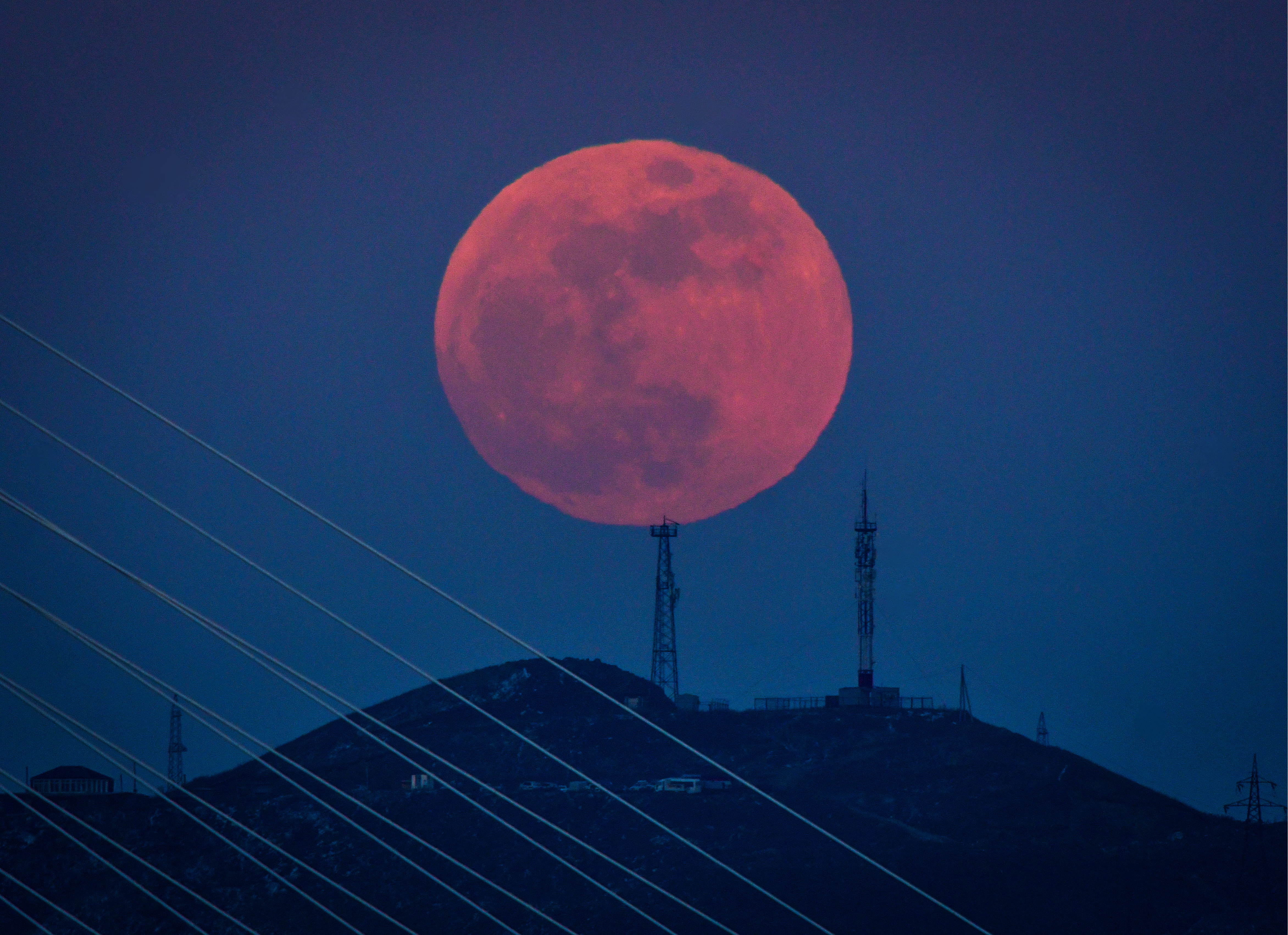 Red supermoon in Russia's Far East