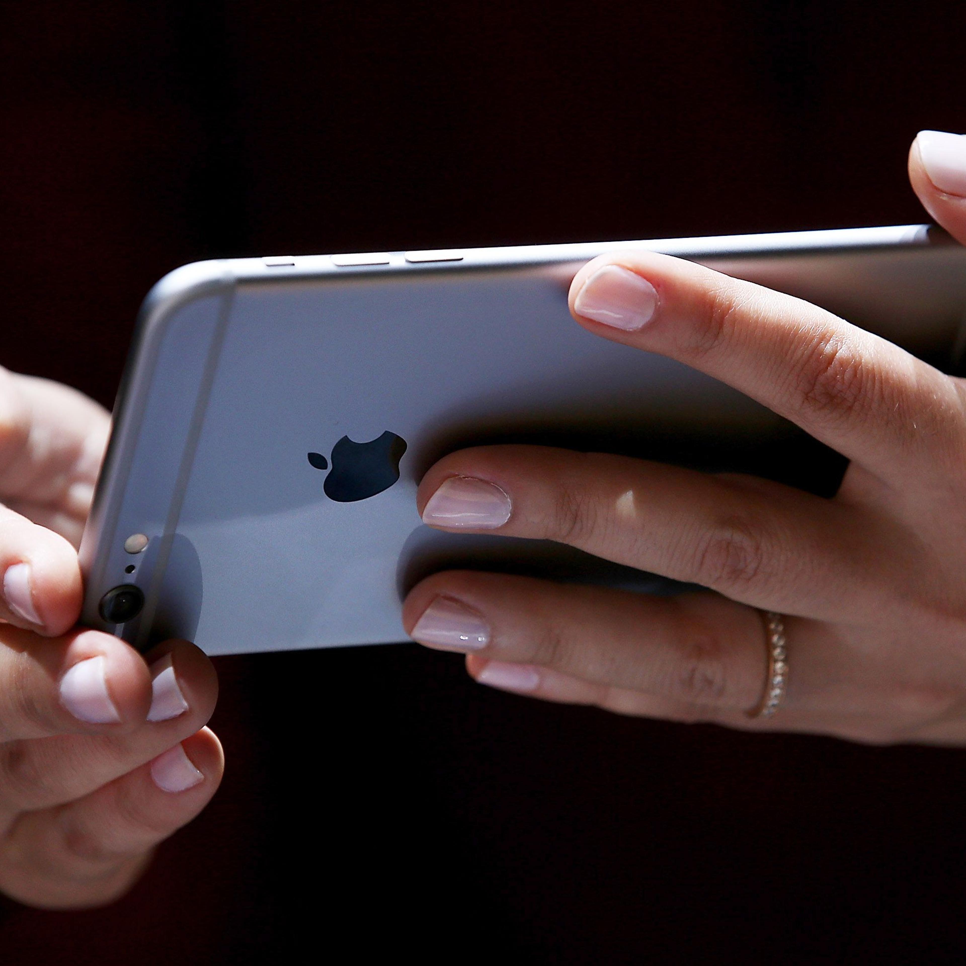 Apple Unveils iPhone 6