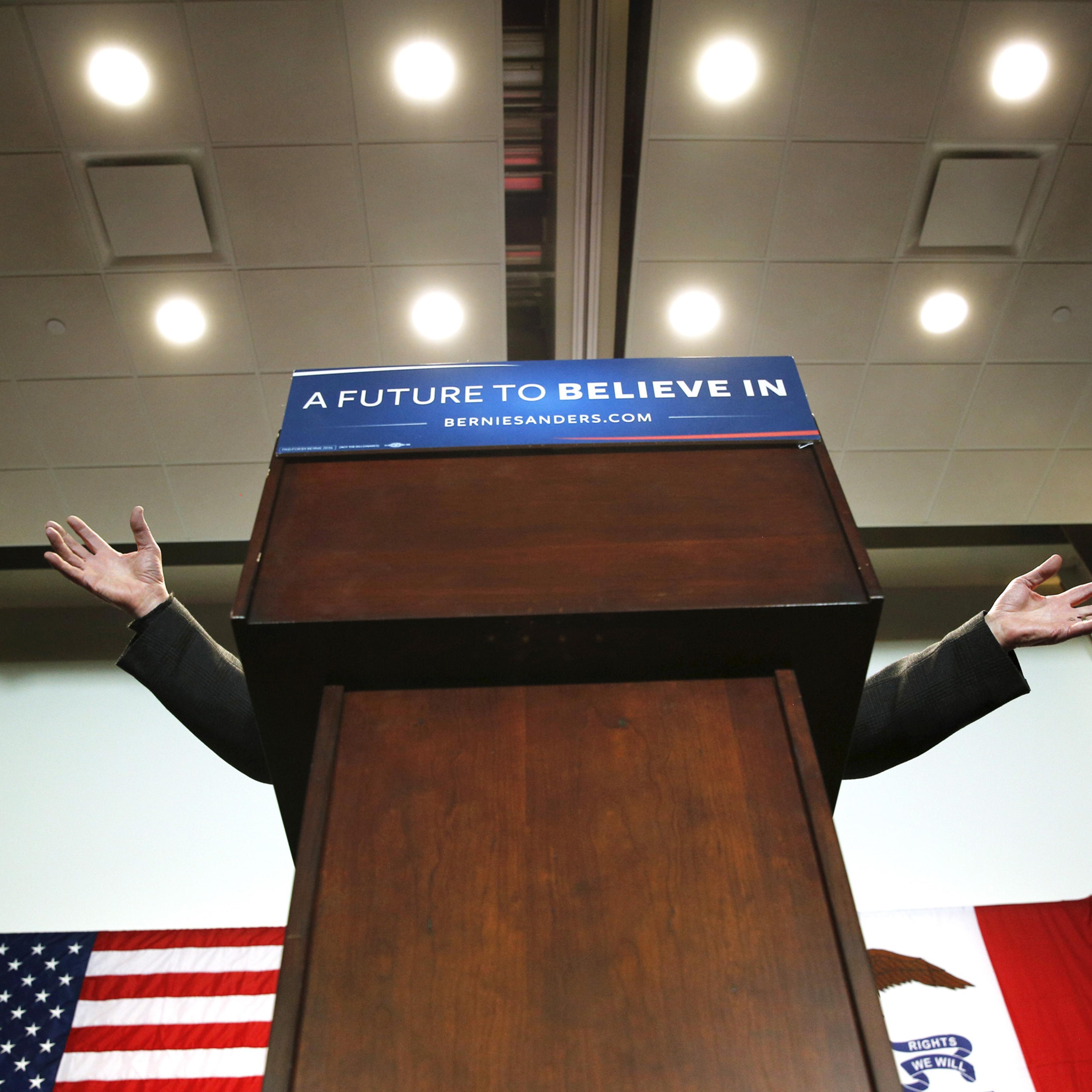 U.S. Democratic presidential candidate Bernie Sanders speaks during a campaign rally at the Des Moines Area Community College in Ankeny, Iowa, January 10, 2016. REUTERS/Scott Morgan TPX IMAGES OF THE DAY - RTX21S9D