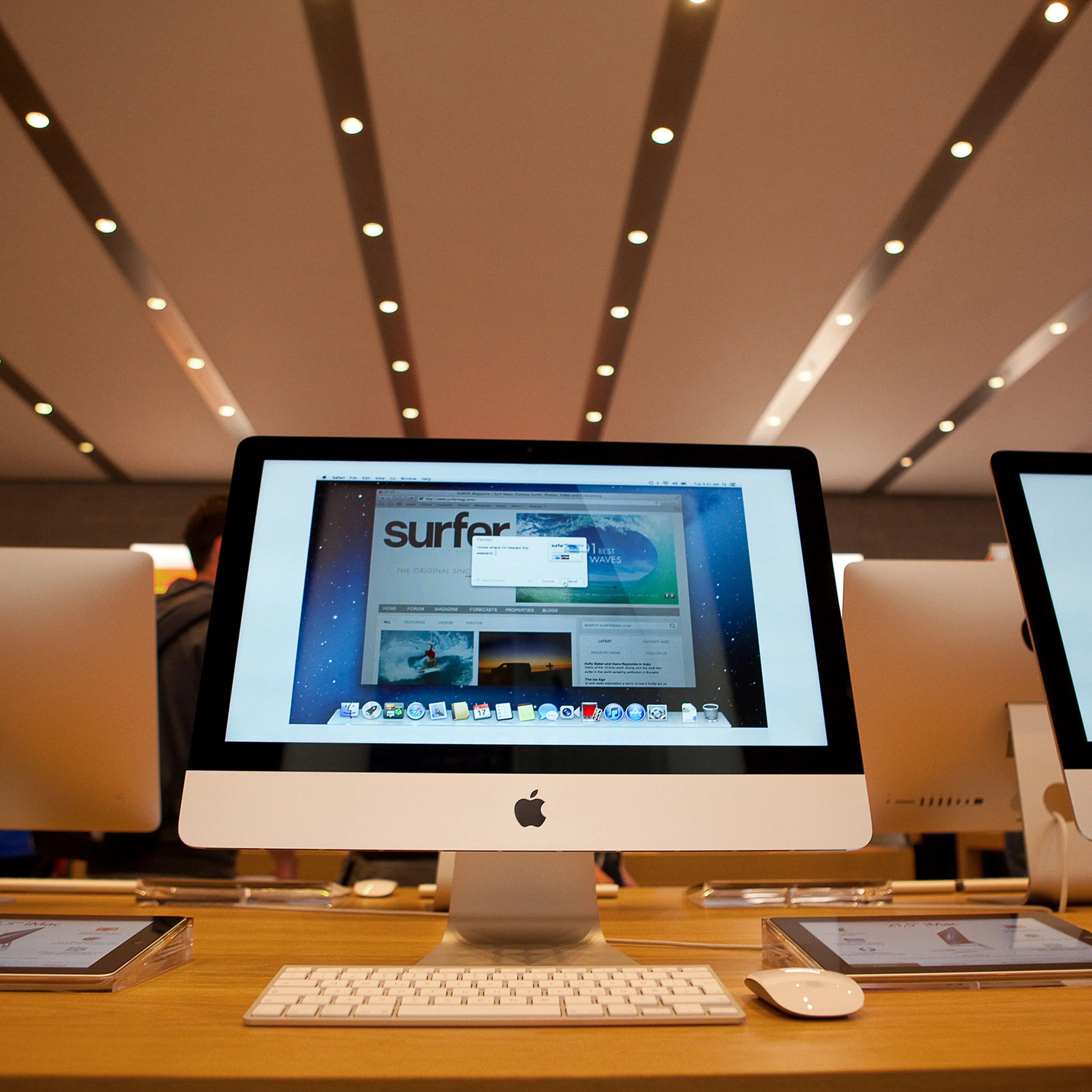 Berlin Apple Store Opens For Business