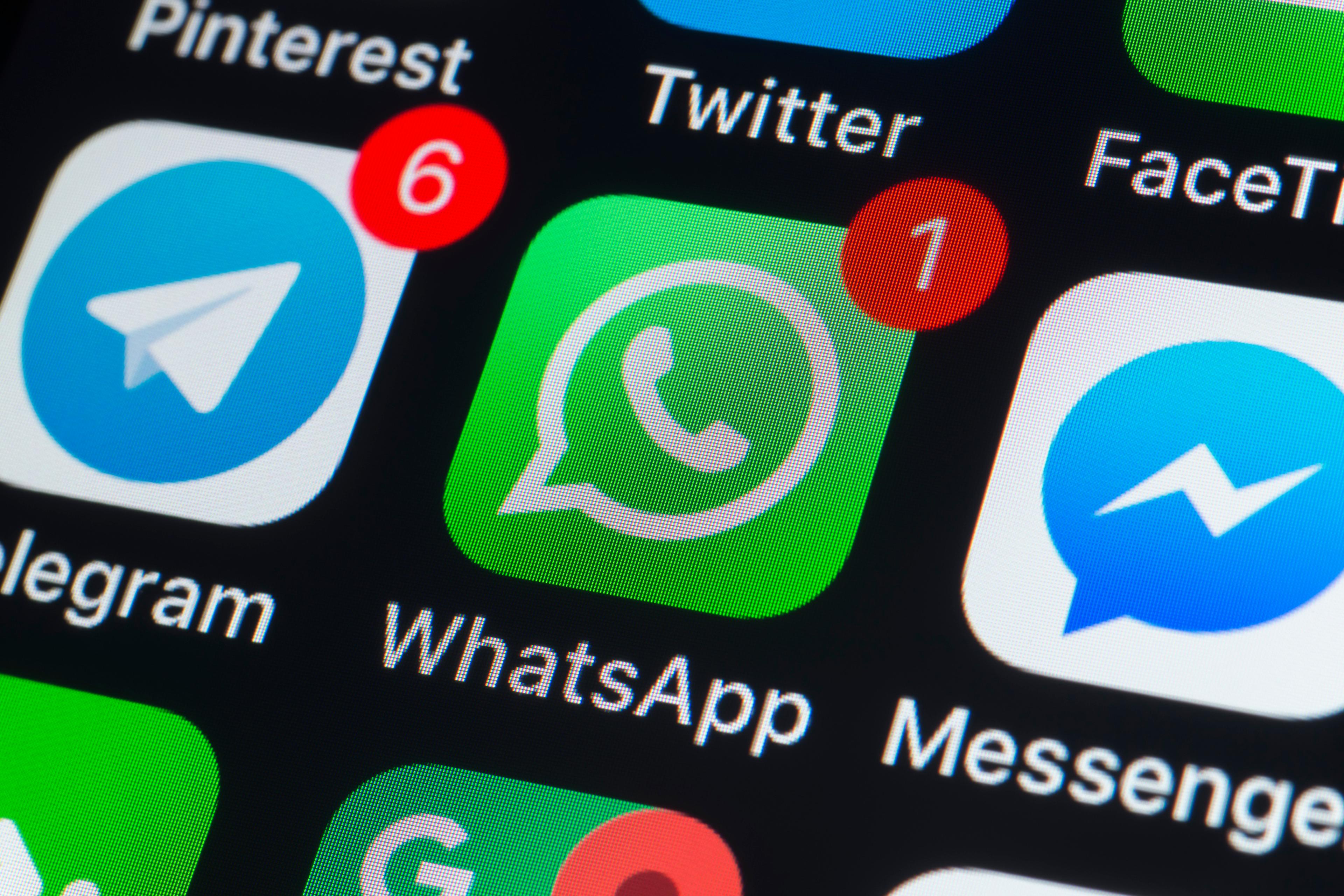 Whatsapp, Messenger, Telegram and other phone chat Apps on iPhone screen