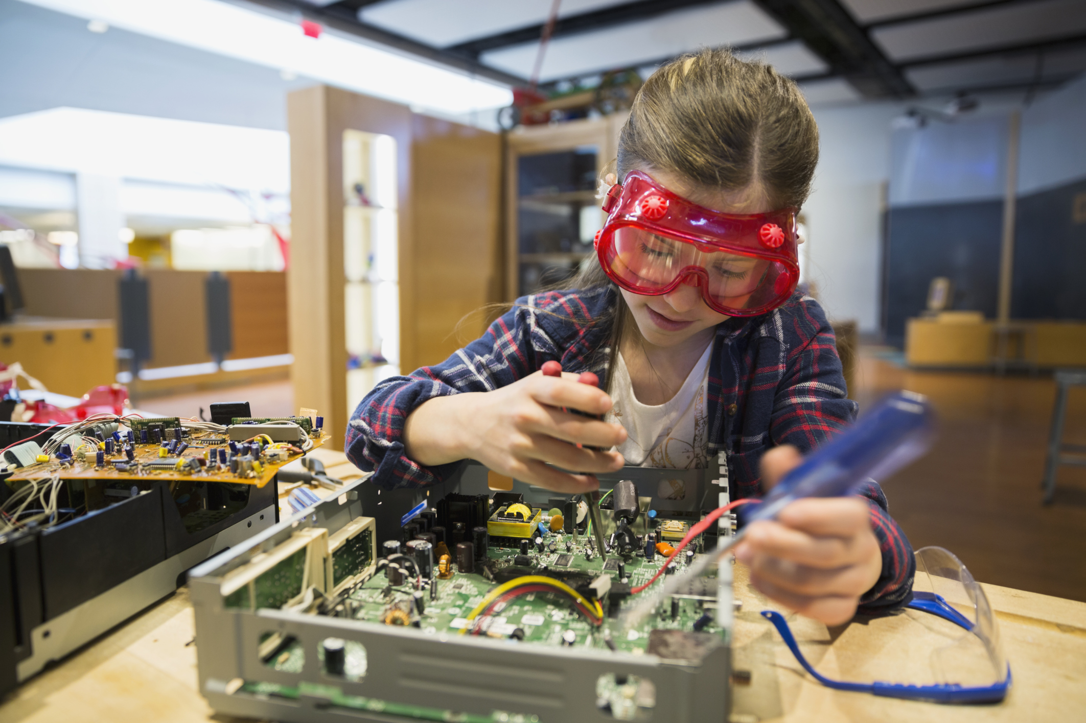 girl-technology-engineering
