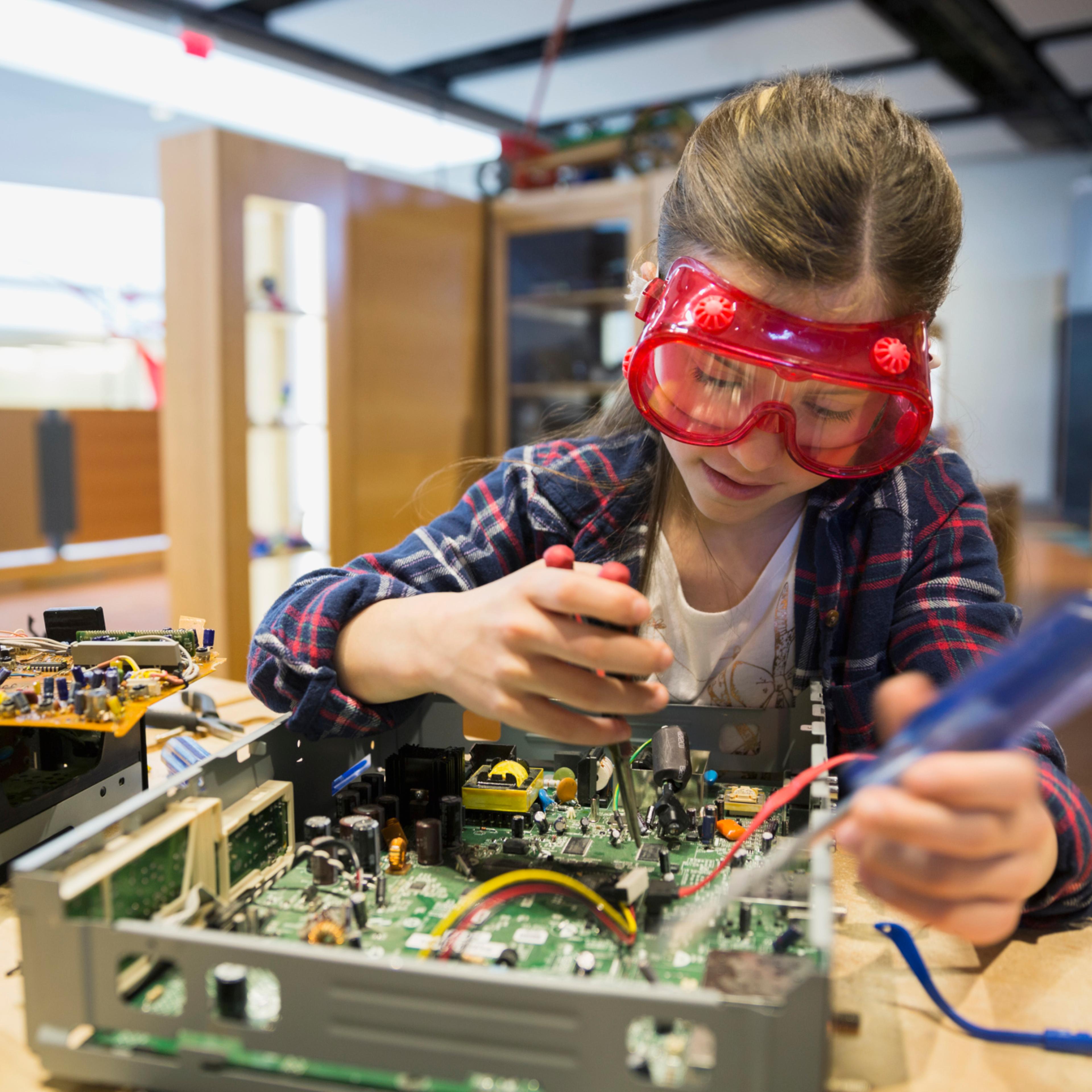 girl-technology-engineering